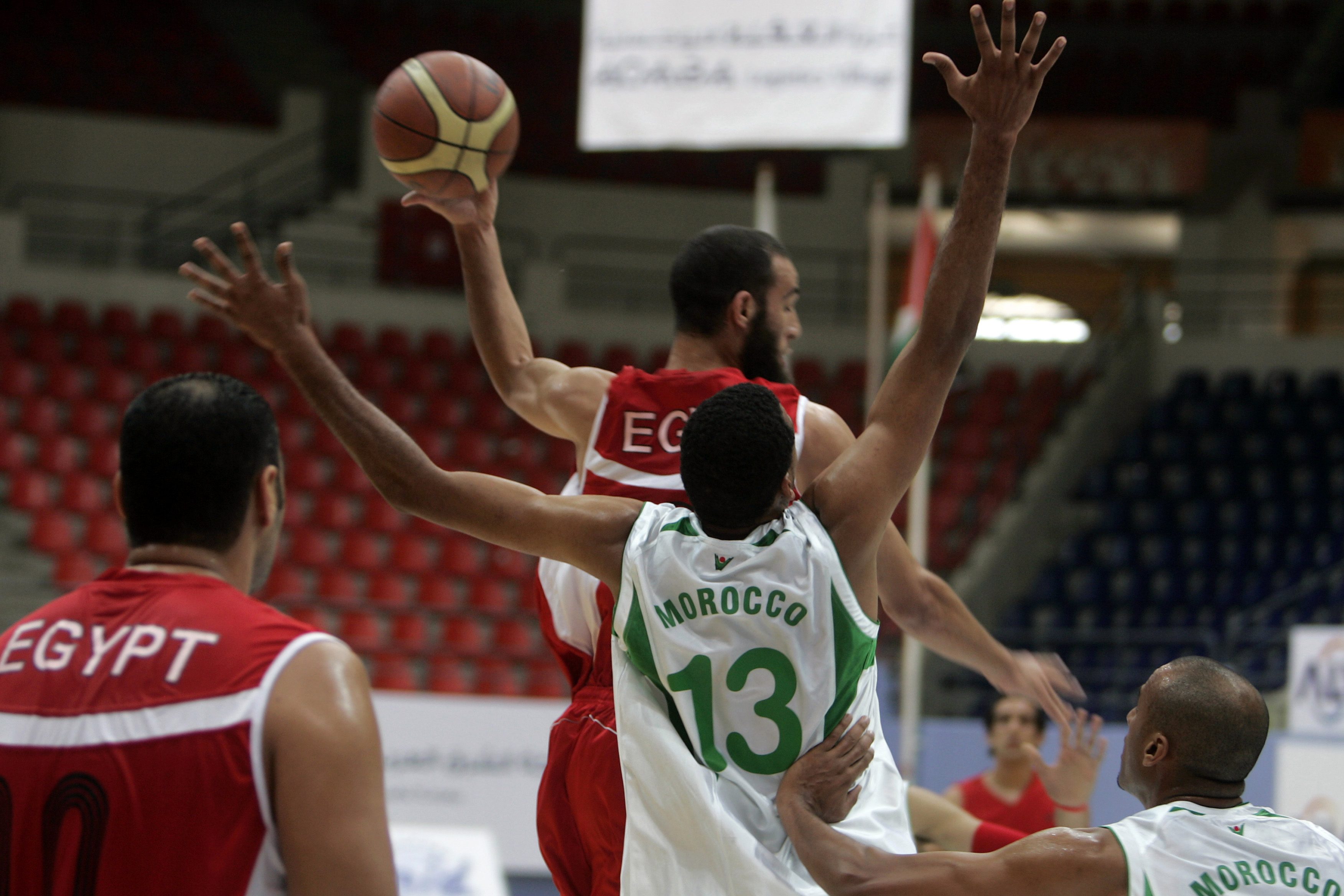 هل تذكرون اللاعب البحريني ذي الأصول المصرية الذي كان سعيداً بعد الفوز على منتخب الفراعنة في كرة السلة؟ الآن بكى بحرقة بعدما ذاق الهزيمة