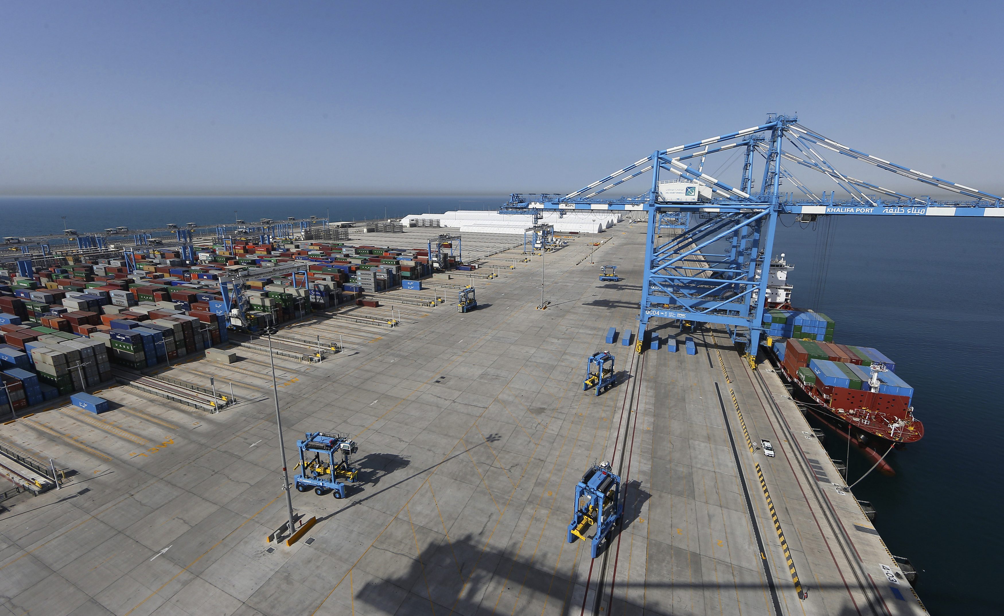 ليس من أجل التنافس الاقتصادي فقط، بل مناكفة في تركيا وقطر.. الإمارات تحاول السيطرة على موانئ إفريقيا