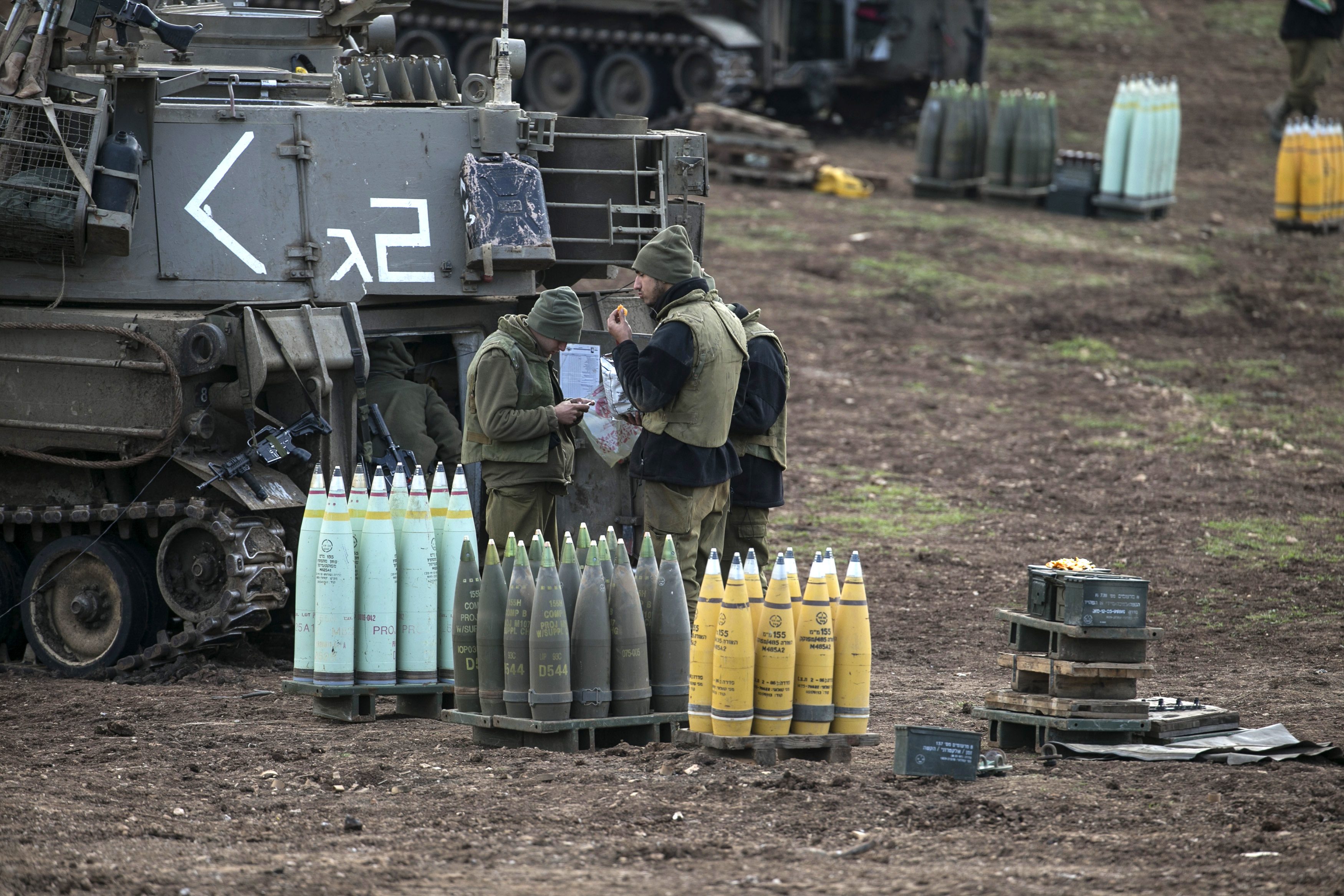 إسرائيل مستعدة لمهاجمة قوات الأسد إذا انتشرت على الحدود، وتحذر دمشق من أي وجود لجيشها بالجنوب