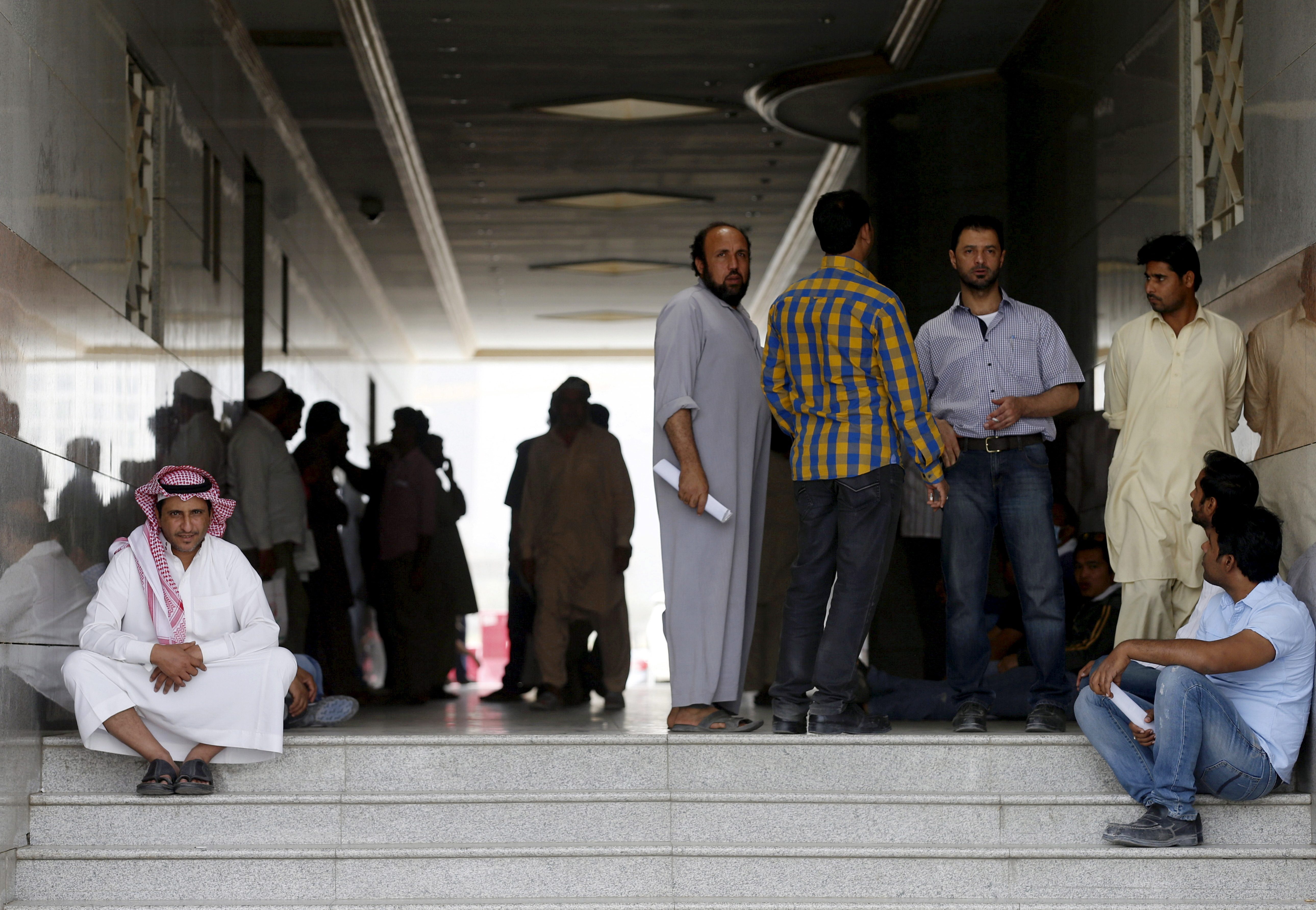السعودية فرضت ضرائب على العمالة الأجنبية وعائلاتهم