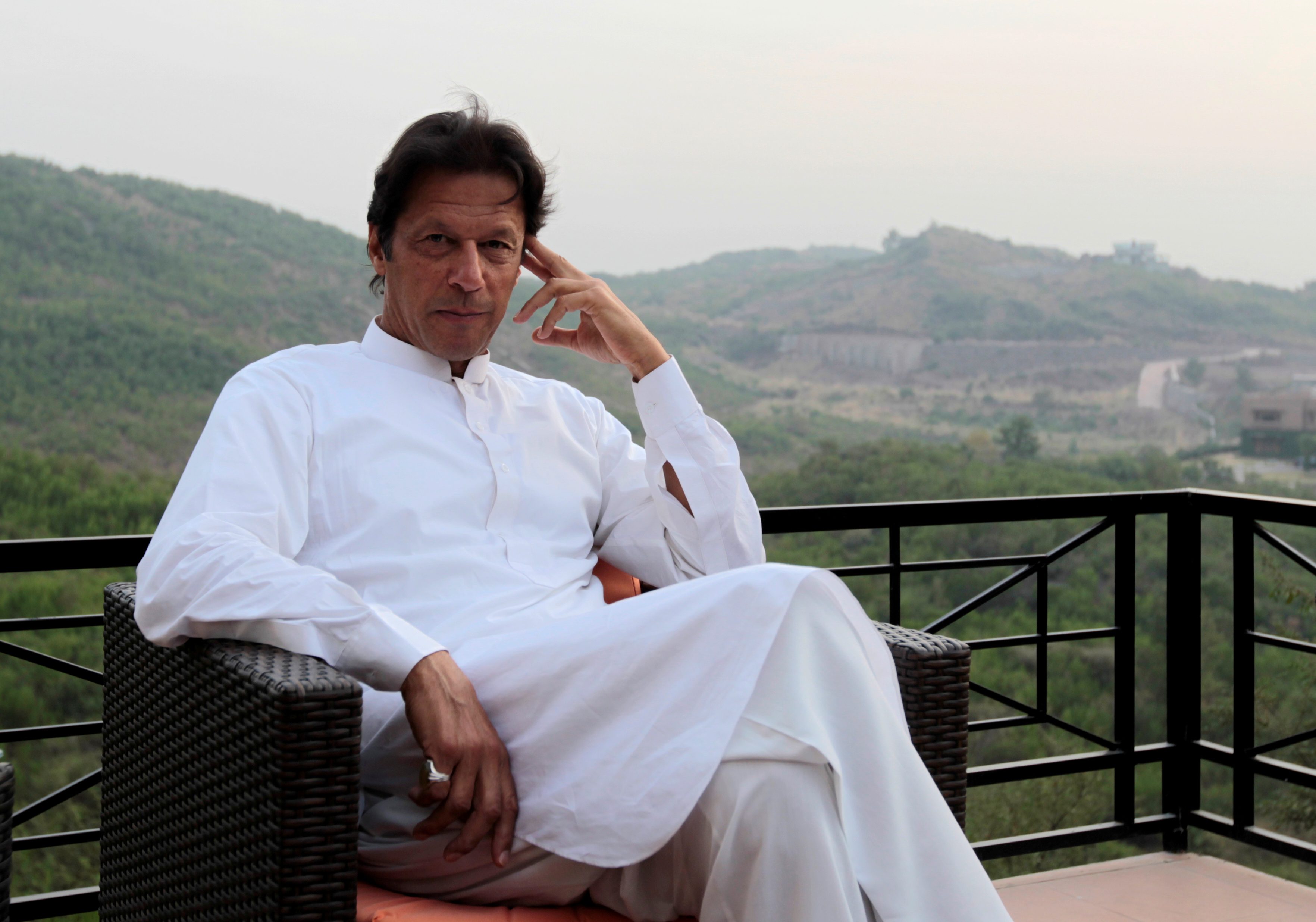 عمران خان وعد الباكستانيين بالعدل والرفاه