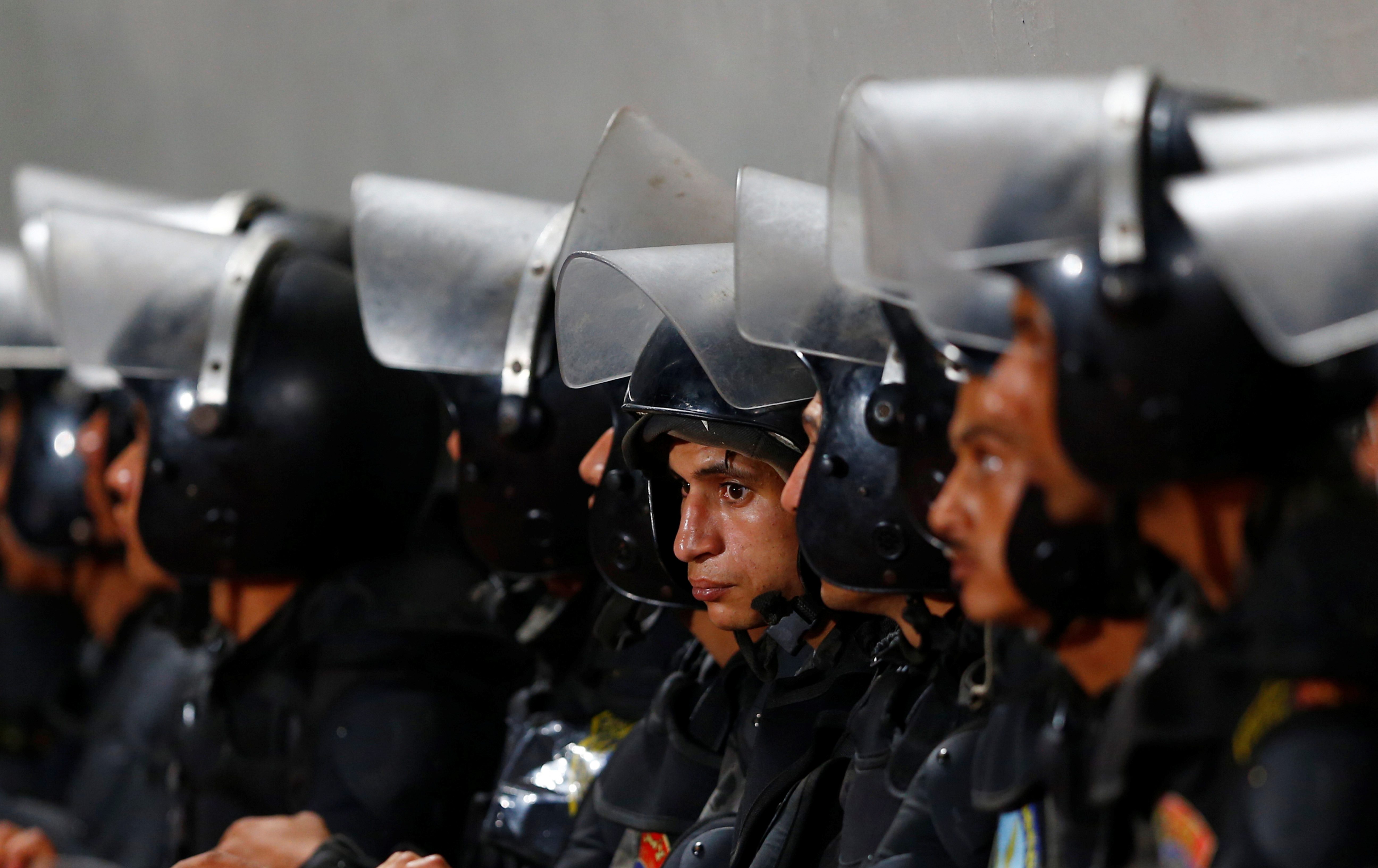 جنت فرنسا أرباحاً طائلة من “قمع المصريين” فتعالت المطالب الحقوقية بمنع السلاح عن القاهرة.. وزير الدفاع المصري يتوجه إلى باريس