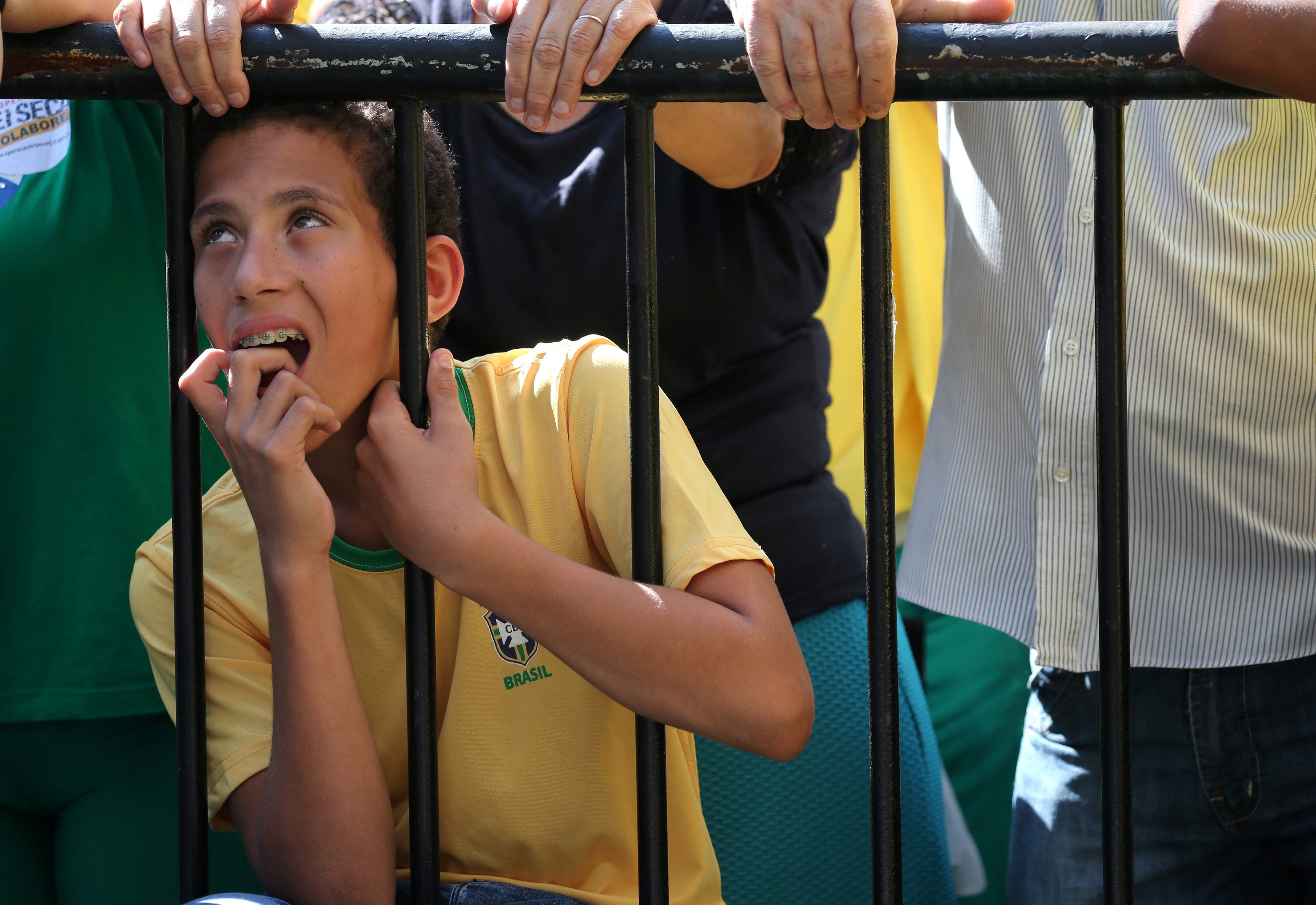 “الأمهات العازبات” في البرازيل.. عانين طويلاً ليمنحن الـ “سامبا” 6 لاعبين في كأس العالم