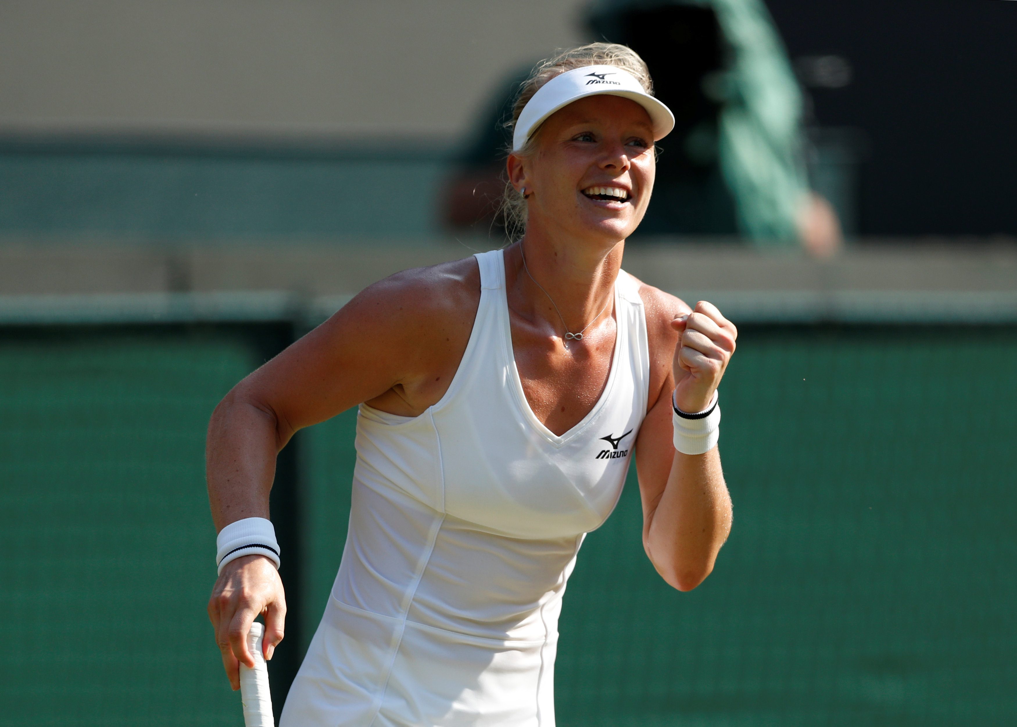 ما سبب ارتداء لاعبي ويمبلدون اللون الأبيض؟  أسرار قواعد الملابس في أعرق بطولات التنس