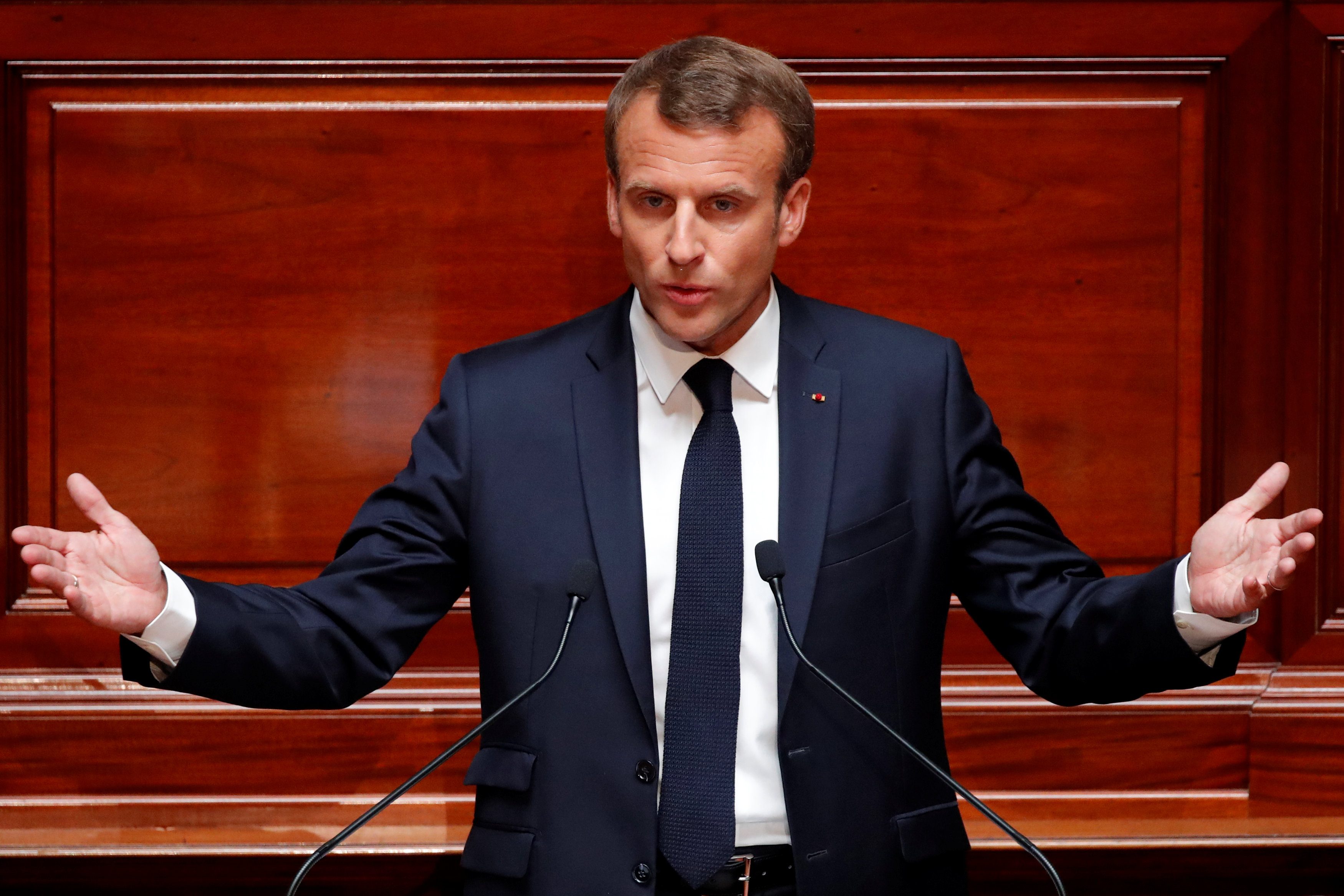 “الإسلام سيمارَس في كل أنحاء فرنسا تحت عيوننا”.. ماكرون يعلن عن إجراءات جديدة لتسيير شؤون المسلمين ببلاده