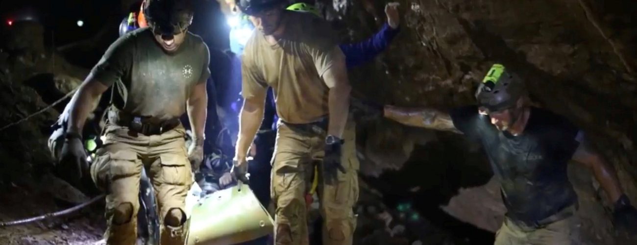 بدأت أكثر القصص إثارة تتكشف.. طبيب أسترالي يروي المرحلة الأخطر التي مرّ بها خلال إنقاذ “أطفال الكهف”