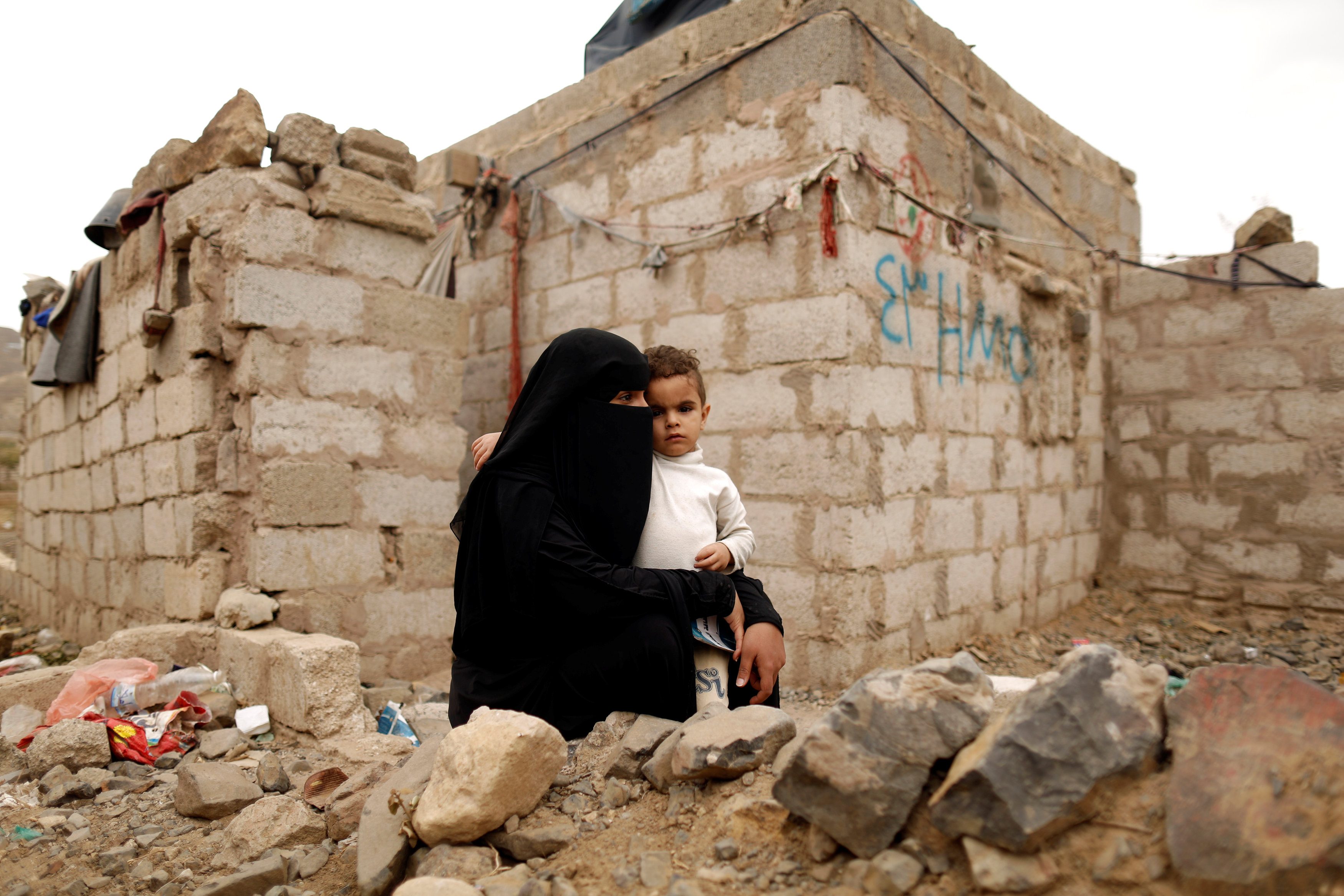 ابنها عمره 13 عاماً ويقيم بأميركا بينما هي محاصرة في جيبوتي، فما الذي يمكن لهذه الأم اليمنية فعله؟