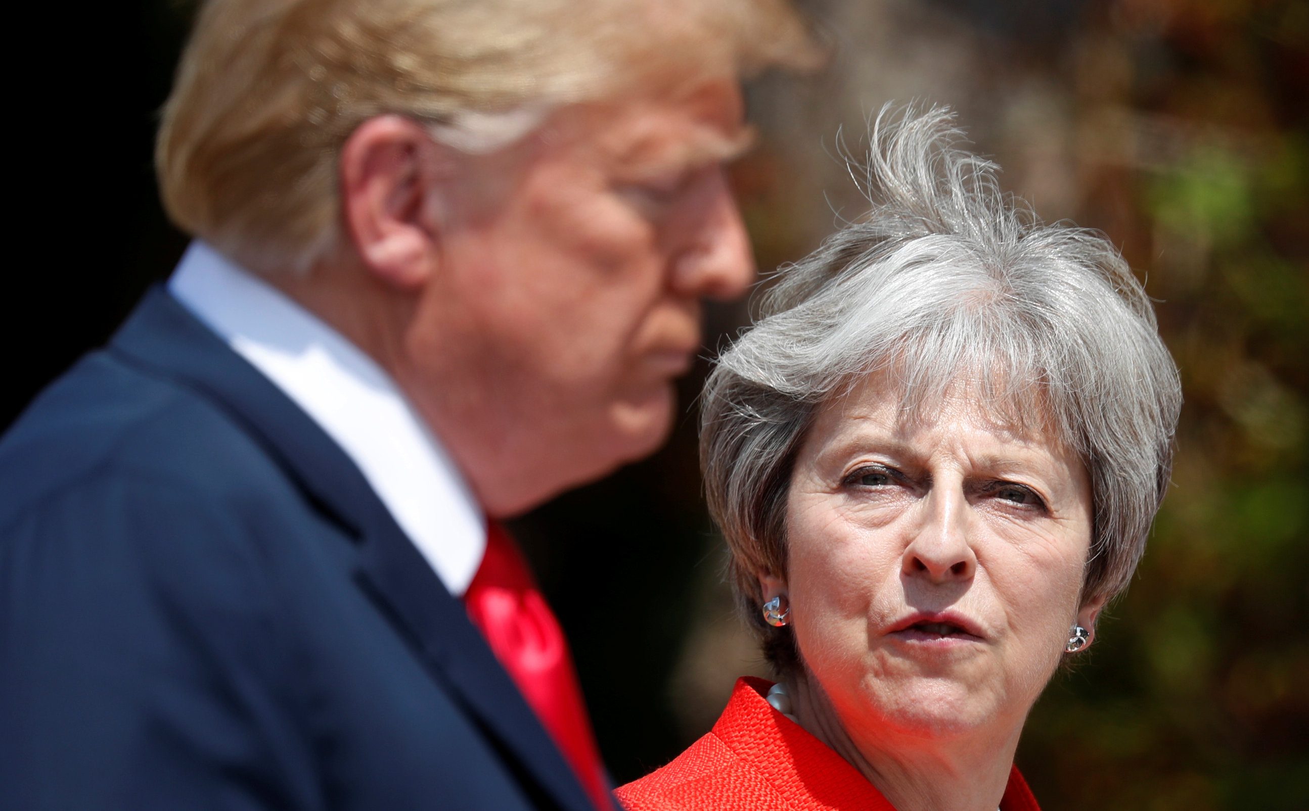 ما لم تكن تتوقعه.. ماي تكشف أن ترمب اقترح عليها ملاحقة الاتحاد الأوروبي قضائياً