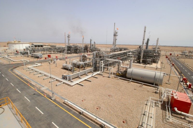 المحتجون عند حقل السيبة العراقي يطالبون بوظائف وتحسين الخدمات 