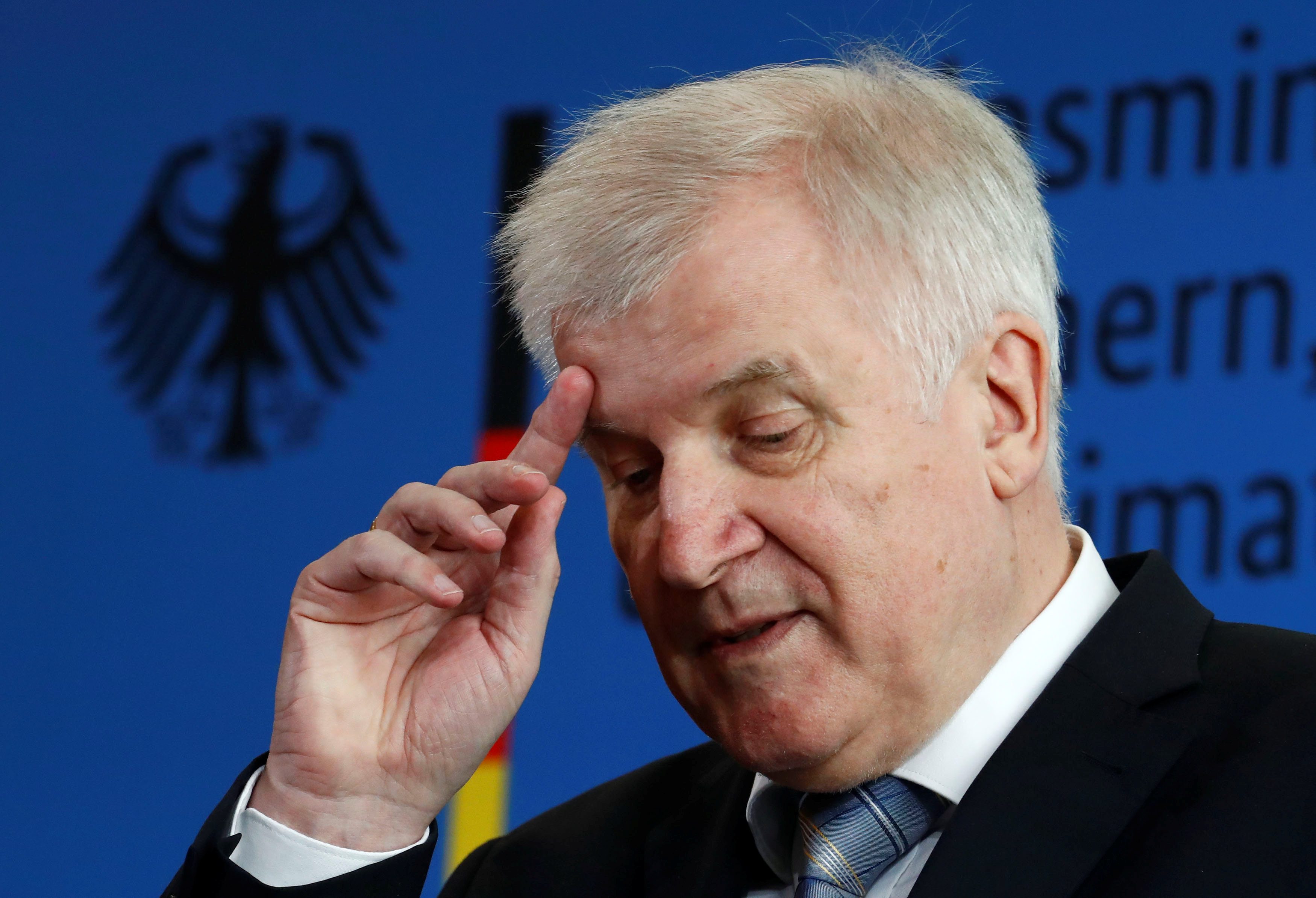 “اعذرونا ارتكبنا خطأً بحقكم”.. رسالة ألمانيا للمهاجرين الذين دفعوا ثمن قرار حكومي خاطئ تسبب بترحيلهم، هل تنجح برلين في إعادتهم؟