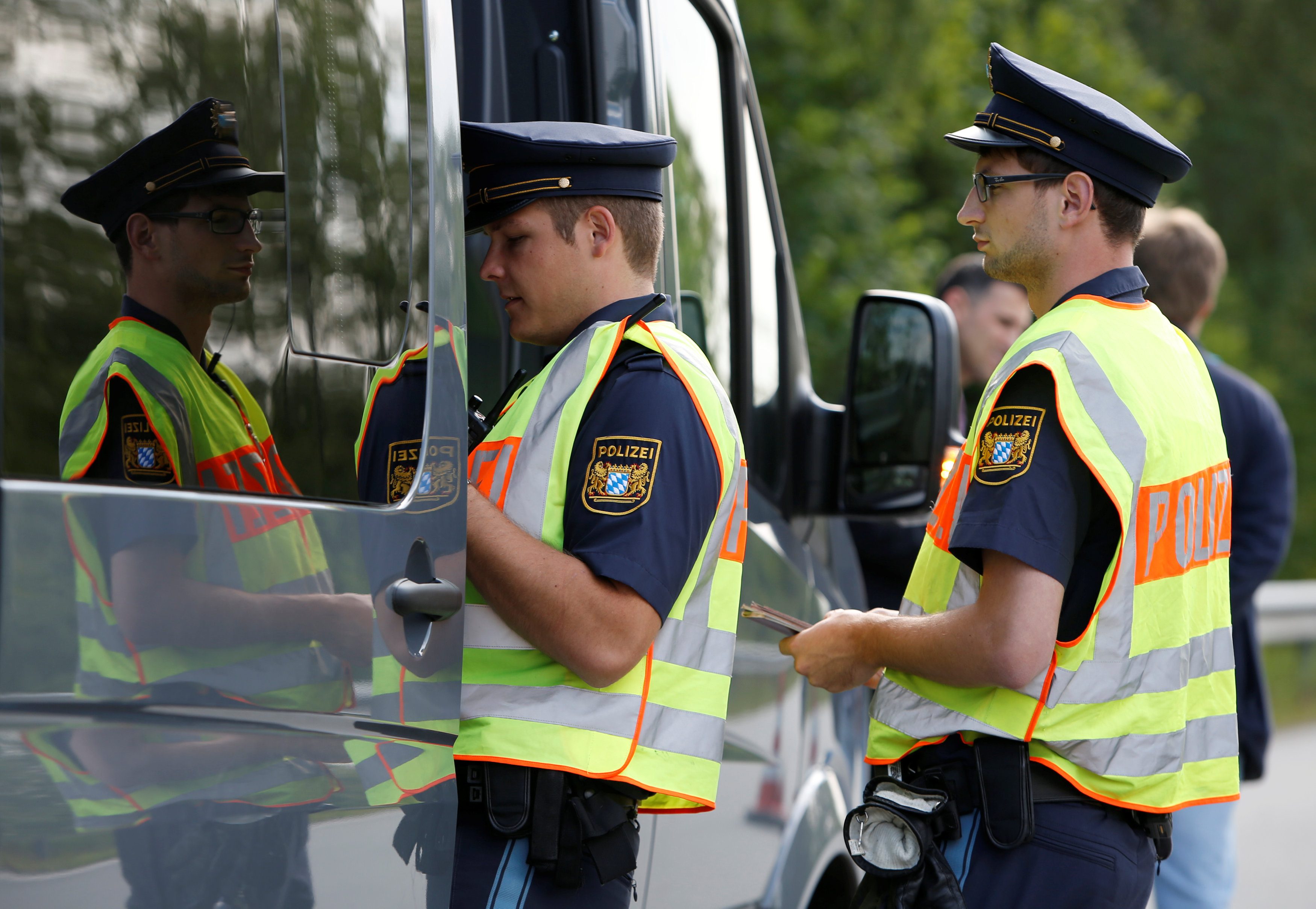 لم يكترثوا أنهم بألمانيا وارتكبوا جريمة عنف “غير اعتيادية”… 12 فرداً سورياً هاجموا عشيق ابنتهم المتزوجة الذي نجا بأعجوبة