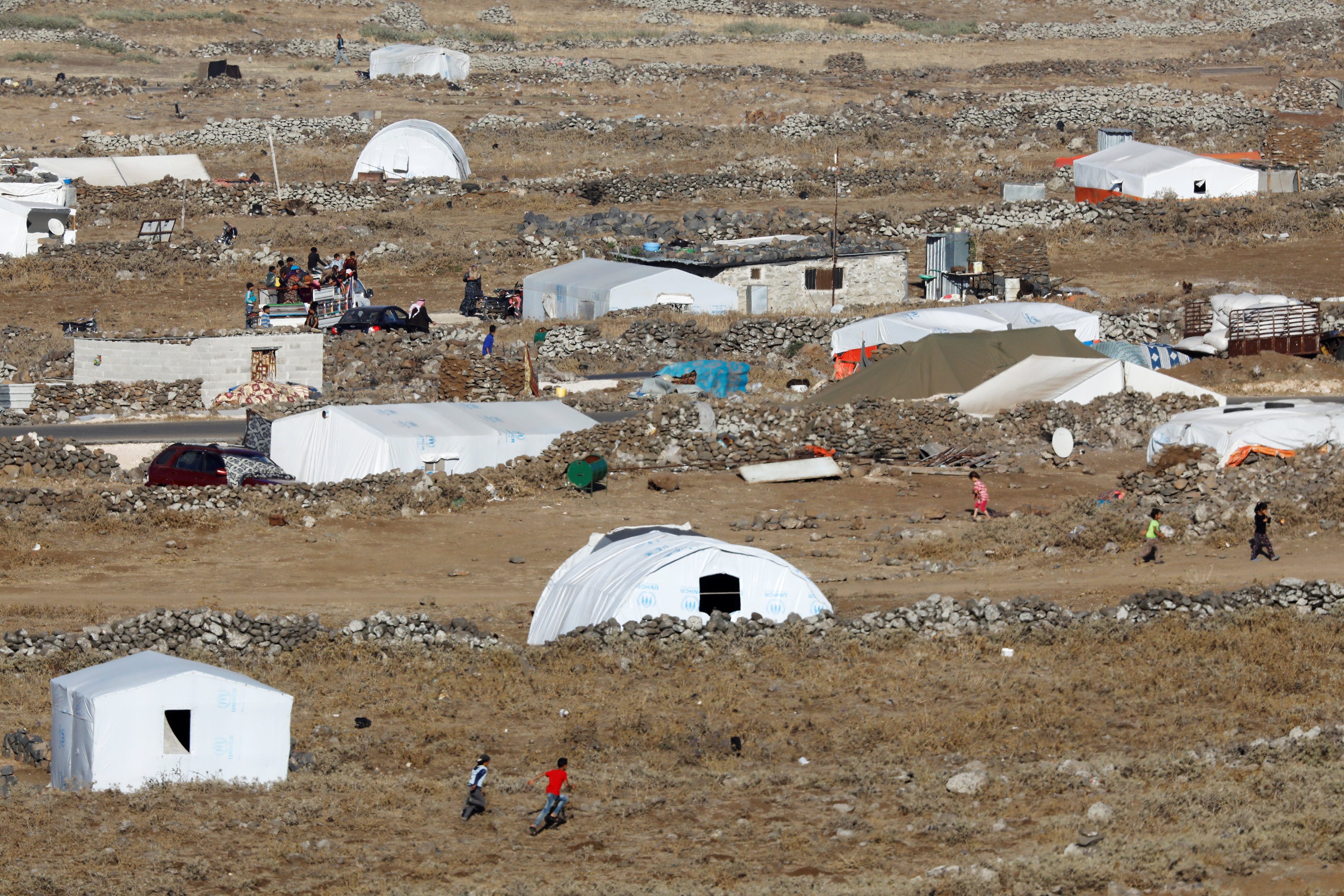 نازحون سوريون بالقرب من الحدود الإسرائيلية