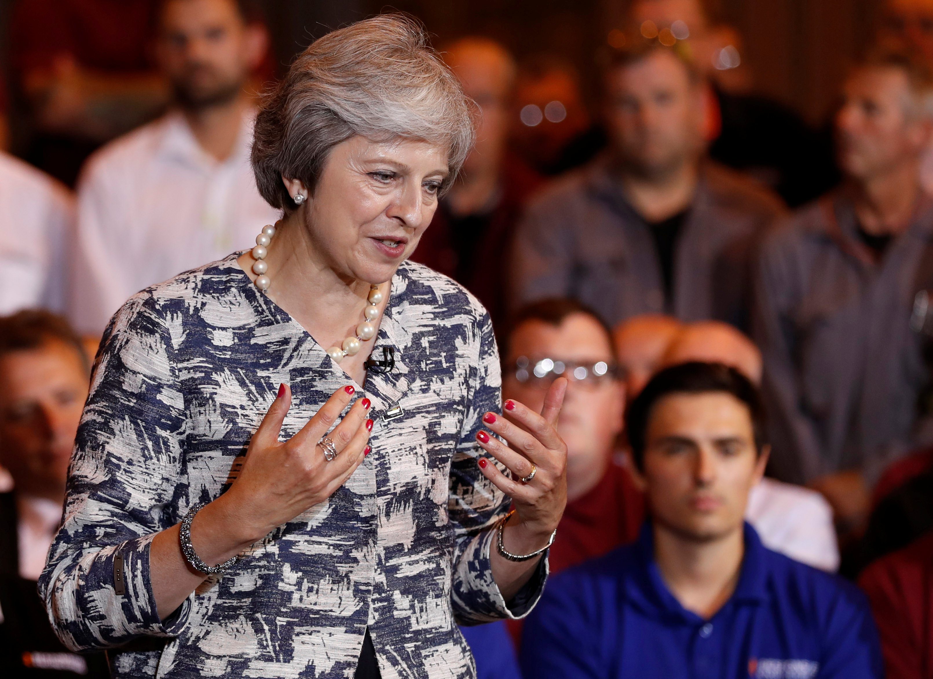 المشي و150 كتابا للطهي ومسلسل بوليسي… هكذا تتعامل رئيسة وزراء بريطانيا مع “أكثر وظيفة مُجهدة” في العالم