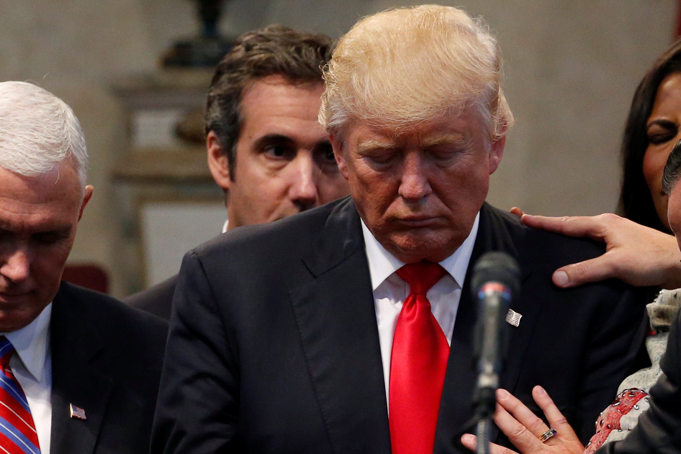 تفاصيل التسجيل الذي يورط ترمب في “الدفع نقداً” لعارضة إباحية.. CNN تُذيع ما دار بين الرئيس الأميركي ومحاميه