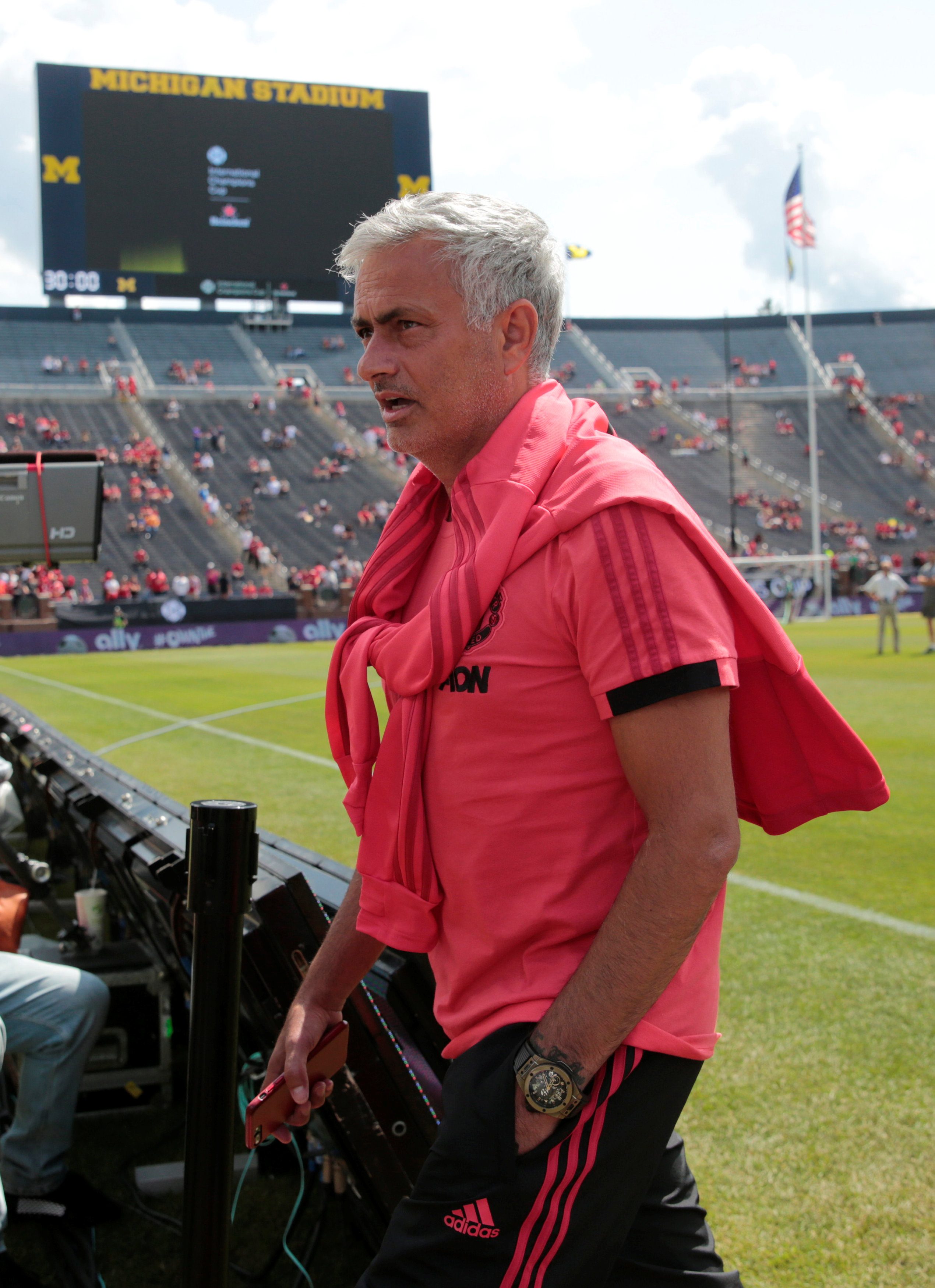 مزاج مورينيو السيء يزعج لاعبي مانشستر يونايتد.. والكل يراهن على قرب إقالته من منصبه