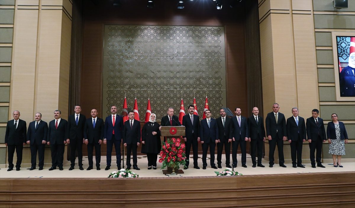 أردوغان برفقة حكومته الجديدة