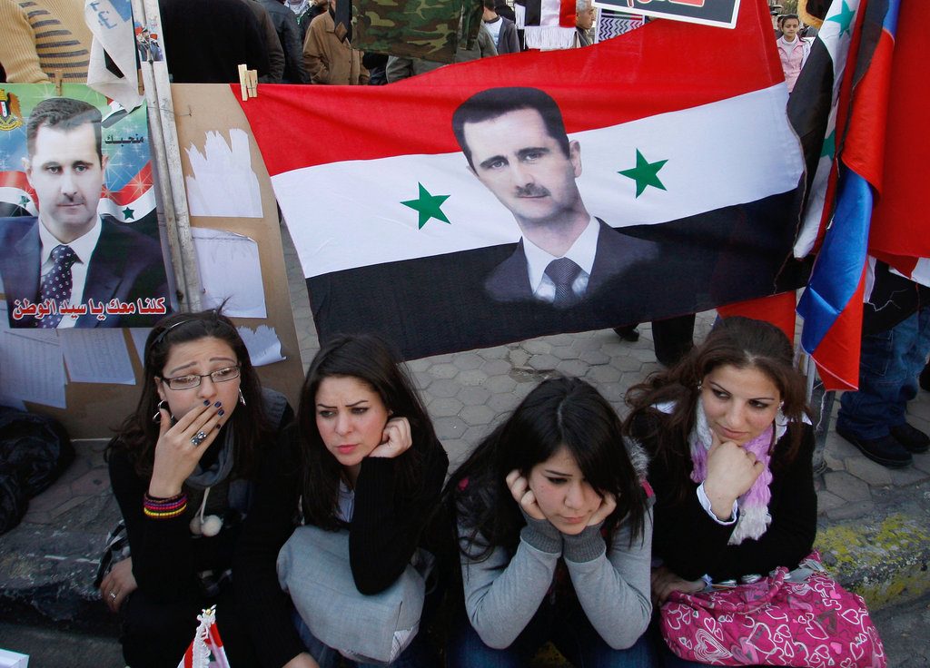 قتلوا زوج أختها وشردوها هي وأسرتها.. لكنها ما زالت تدعو لبشار!