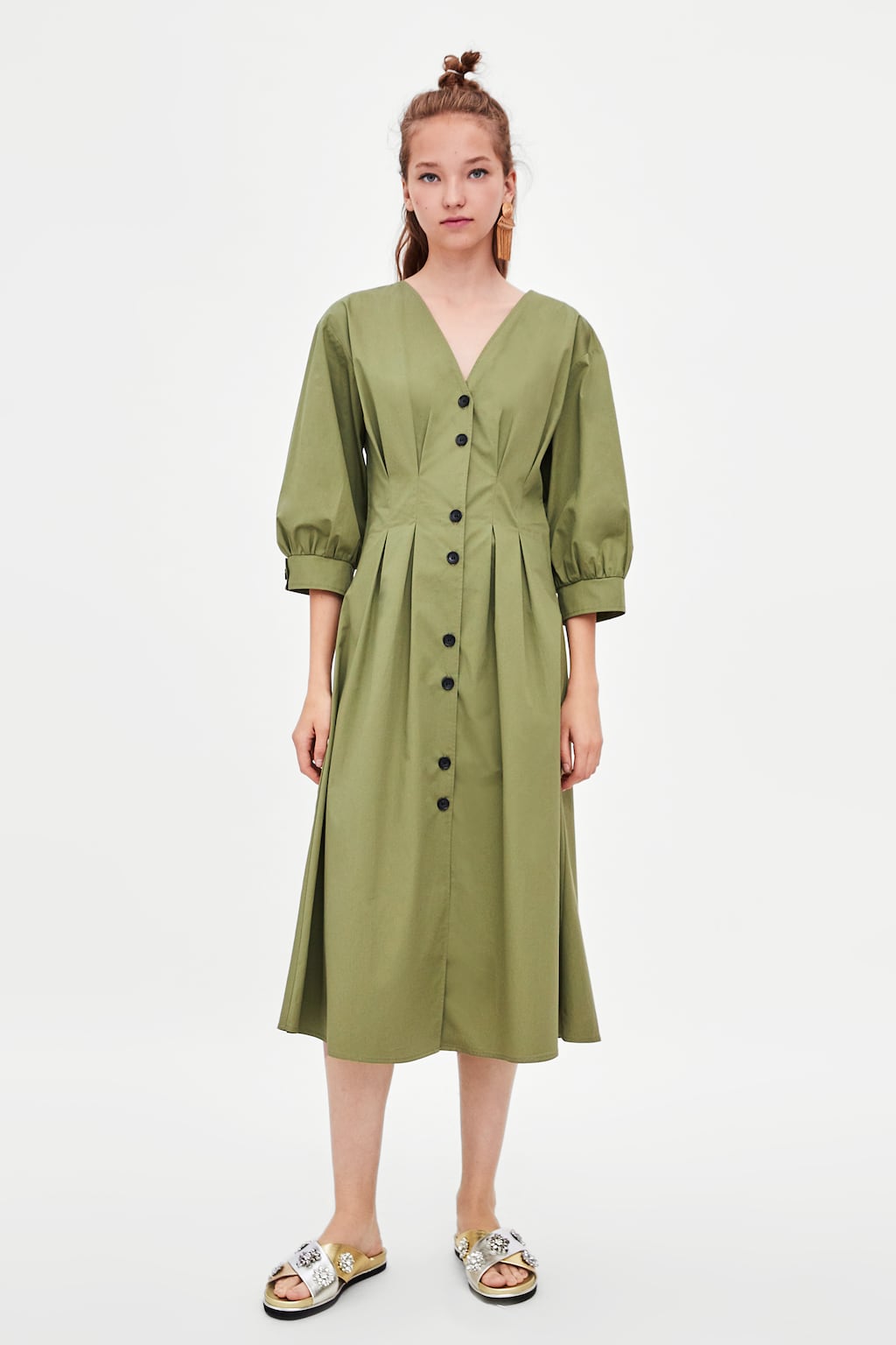 بساطة وأناقة.. اختاري الـ Trench Dress الذي ارتدته ميغان ماركل، واحصلي عليه من هذه المتاجر!