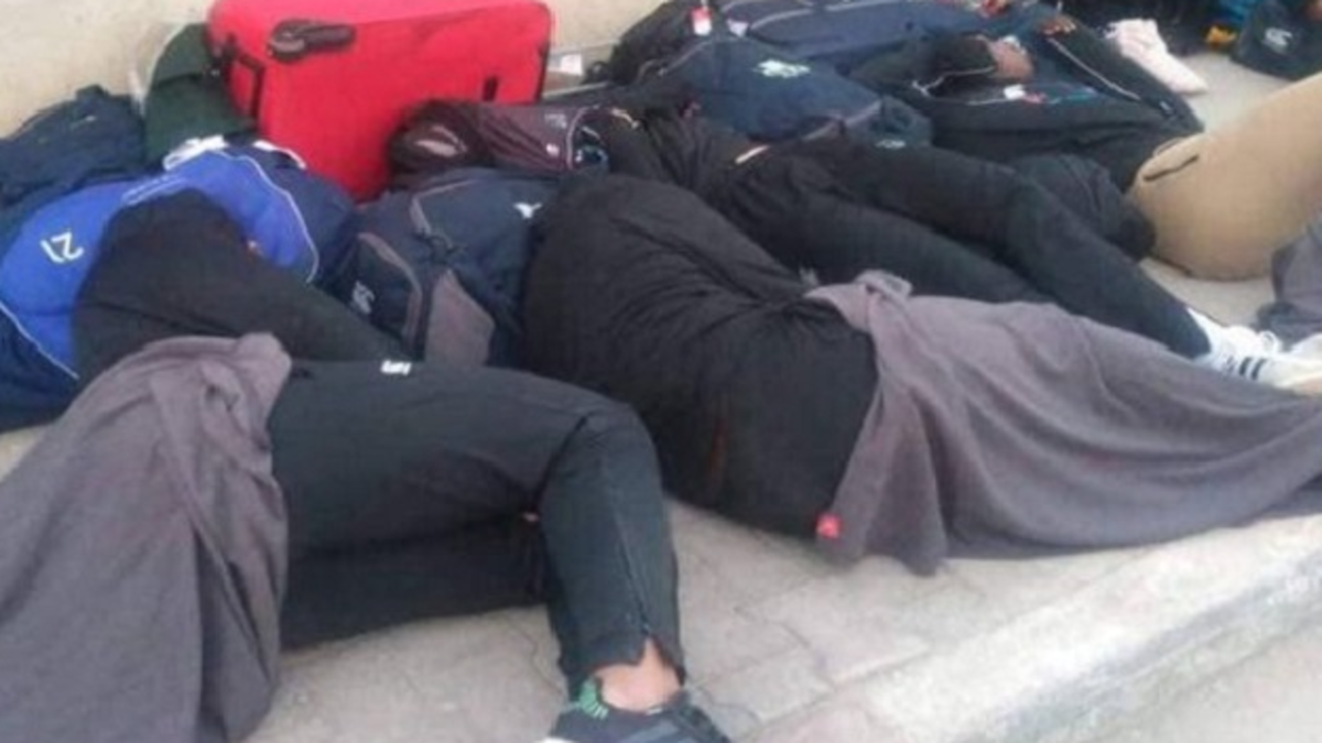 ناموا في الشارع وأثاروا ضجة بصورهم.. الاتحاد التونسي للروغبي يكشف ما حصل مع فريق زيمبابوي!