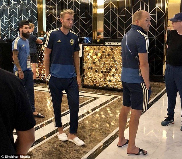 بالصور.. إخلاء فندق منتخب السويد فجراً عقب إنذار بوجود حريق قبل ساعات من مباراة إنكلترا