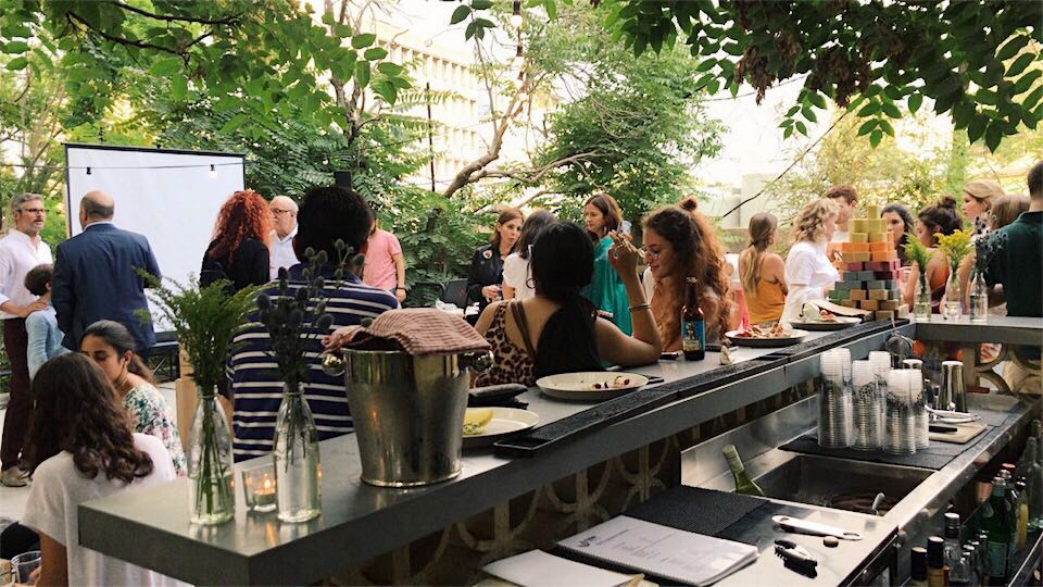 باحة مقهى Kalei الخارجية في شارع مار مخايل