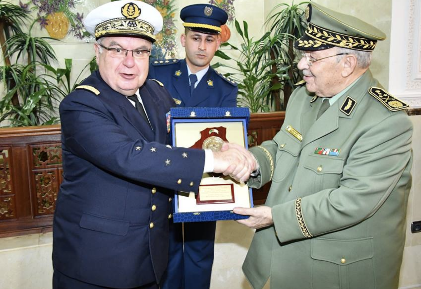 صالح يمثل أهم الأقطاب في الجيش بعدما نجح في تقوية قيادة الأركان