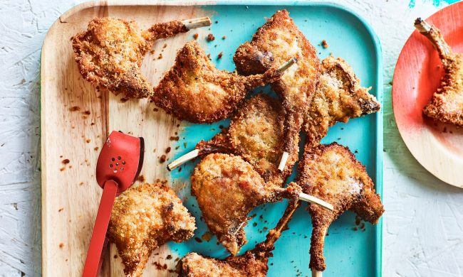 وصفة اليوم: باردة أو ساخنة، بكلا الحالتين ستعشقونها.. إليكم قِطع اللحم المقرمشة مع جبن البارميزان