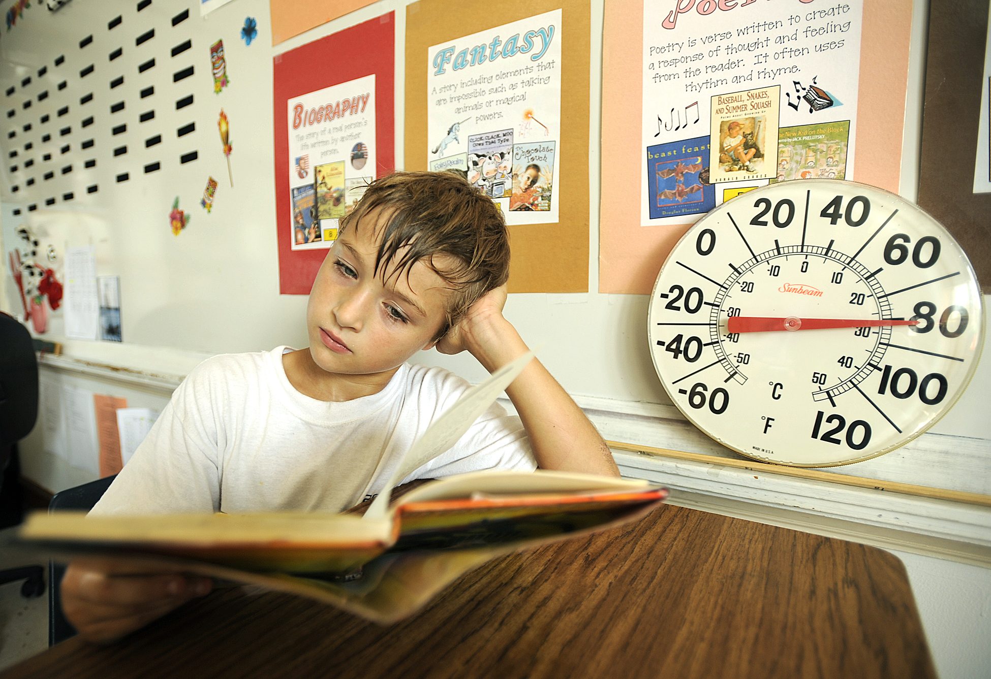 هل كانت علاماتك الدراسية منخفضة.. العلم يفسِّر: الصفوف الدراسية الحارة تمنع الدماغ من الأداء السليم!