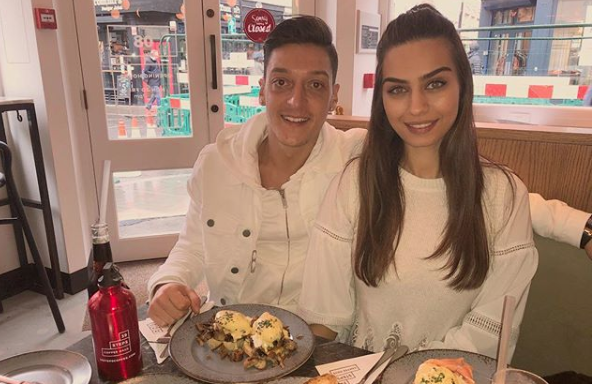 مسعود أوزيل يقدّم هدية لخطيبته بـ15 مليون ليرة تركية.. أصبحت الآن جارة أرطغرل!(صور)