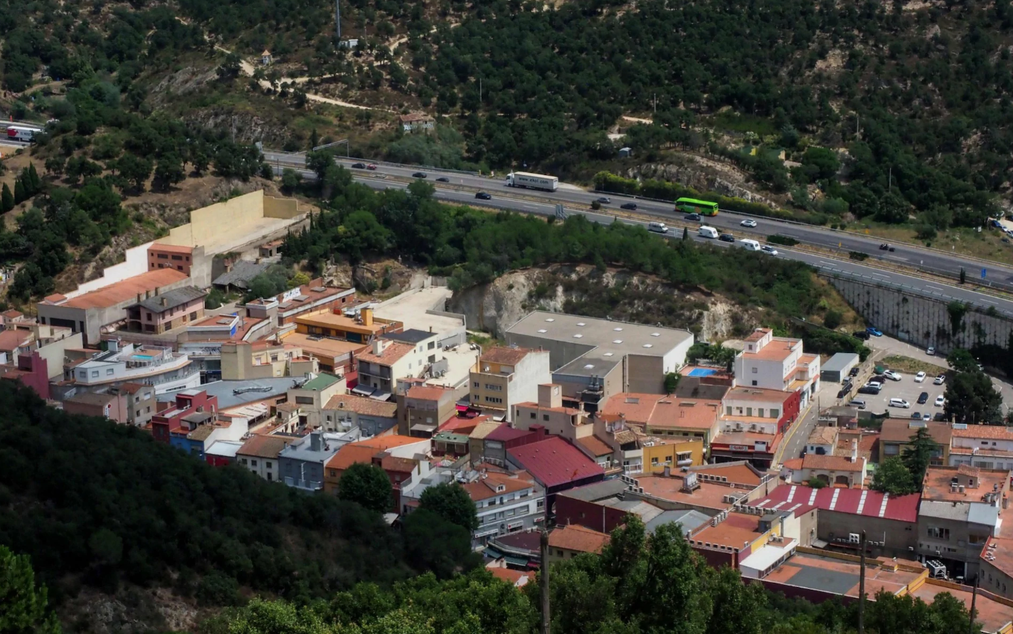 قرية فرنسية محظوظة.. جنت أموالاً طائلة من رسوم «وقف السيارات» ثم اتخذت قراراً أسعد سكانها