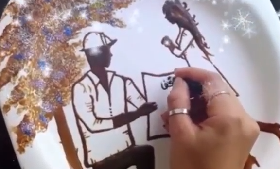 ترسم بالبهارات والقهوة.. “أحلام ناصر” يمنية تهرب من الواقع مستعينة بالأوراق والأواني