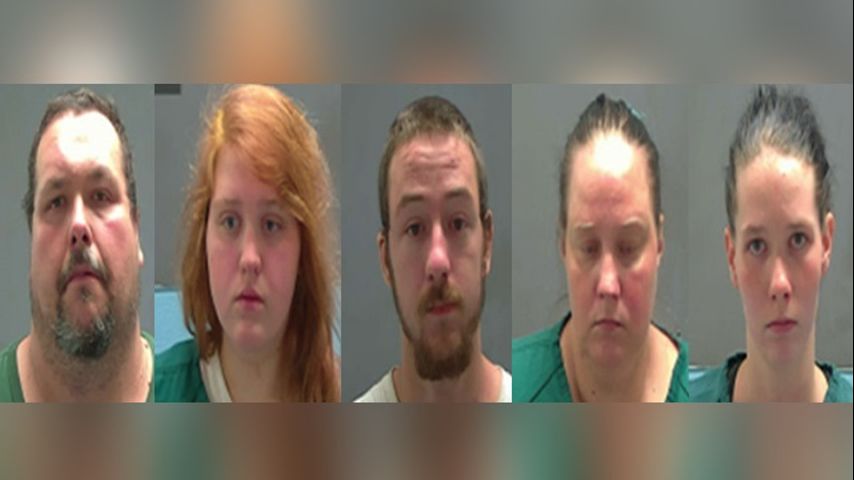 جهزوا مؤامرة للانتقام من والدتها الميتة بأبشع الطرق.. هذا ما فعله 5 أفراد من عائلة أميركية بقريبتهم المصابة بالتوحد!