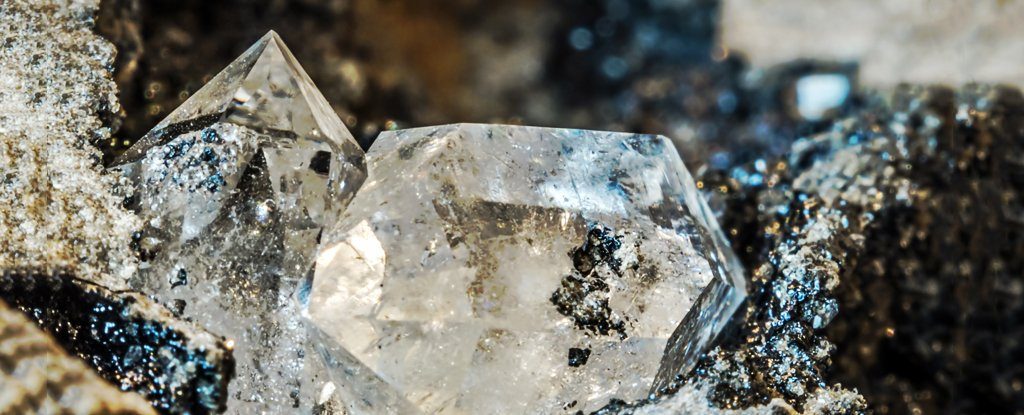 من المستحيل استخراج الألماس لأنه يكمن على بُعد 241 كيلومتراً من سطح الأرض