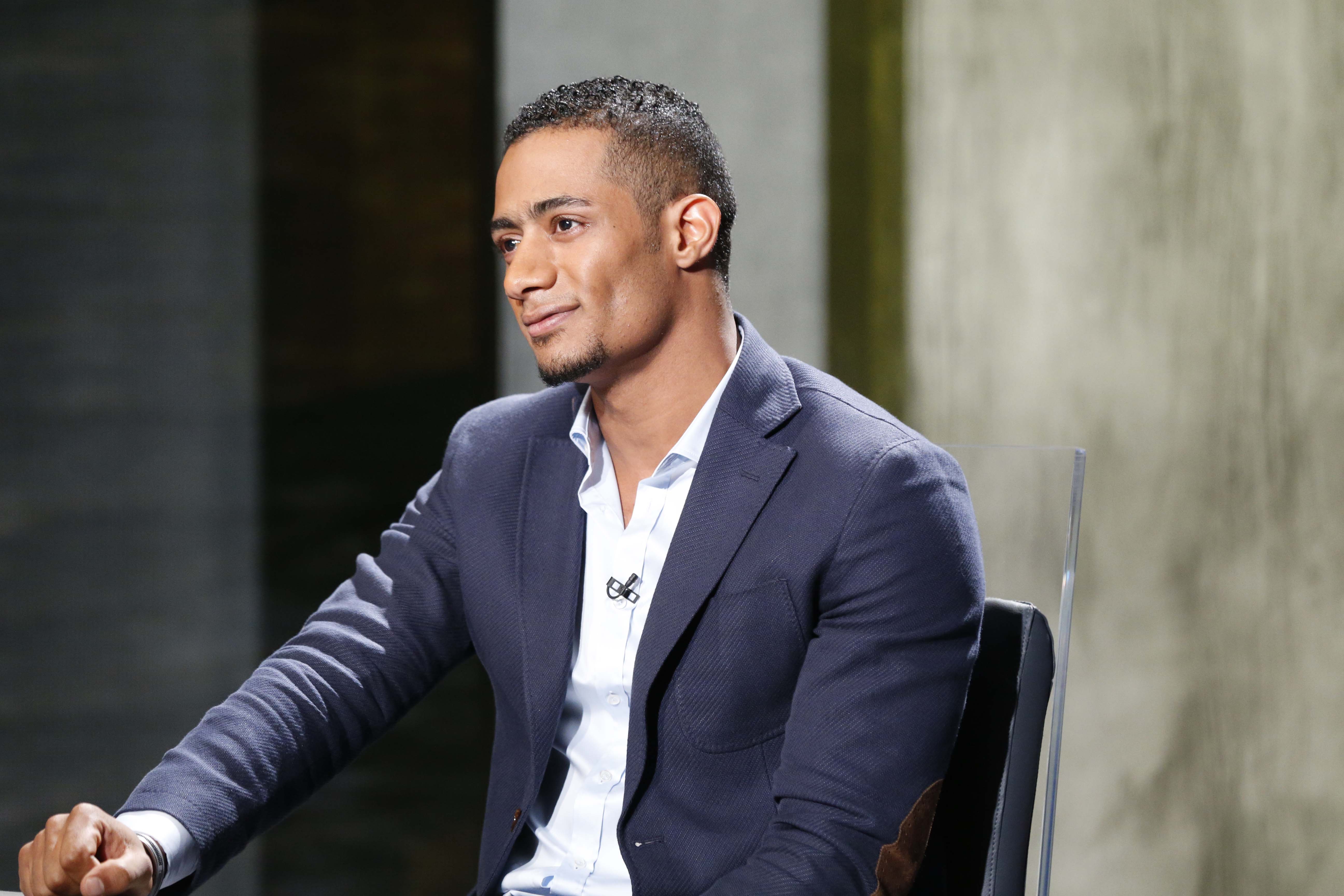 “جوّ المعاناة اللي عايش فيه رخيص جداً” – إبنة علي الحجار تفتح النار على محمد رمضان: “مرافقو والدي لم يضربوه”!