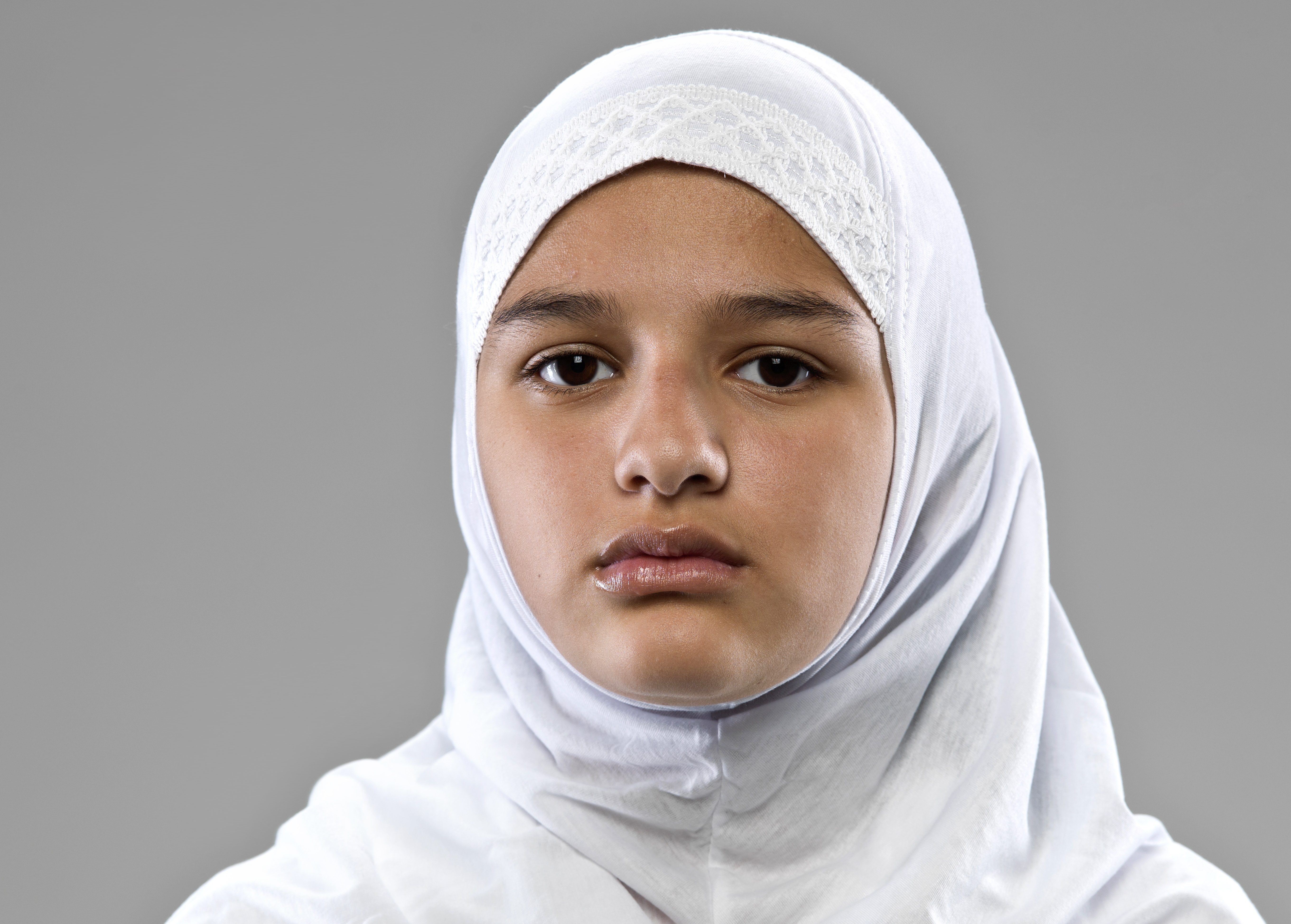 تربية المرأة العربية.. نحن نريدها عاجزة منذ الصغر!