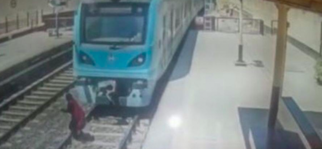 ألقت نفسها بكل هدوء أمام المترو وماتت.. الكشف عن أسباب انتحار فتاة مصرية على سكة مترو القاهرة