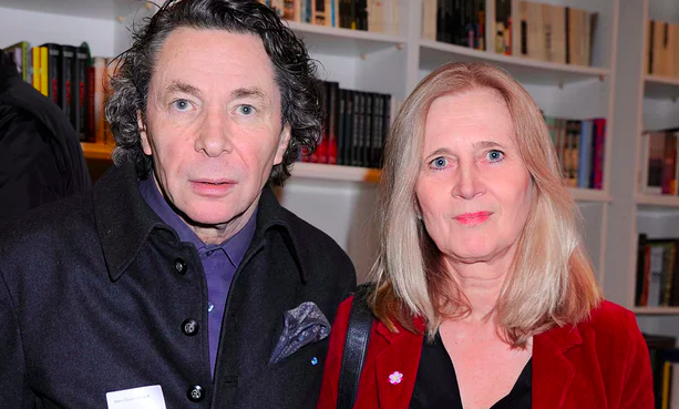 جان كلود التي تظهر على يمين الصورة هي واحدة ممن غادرن الأكاديمية