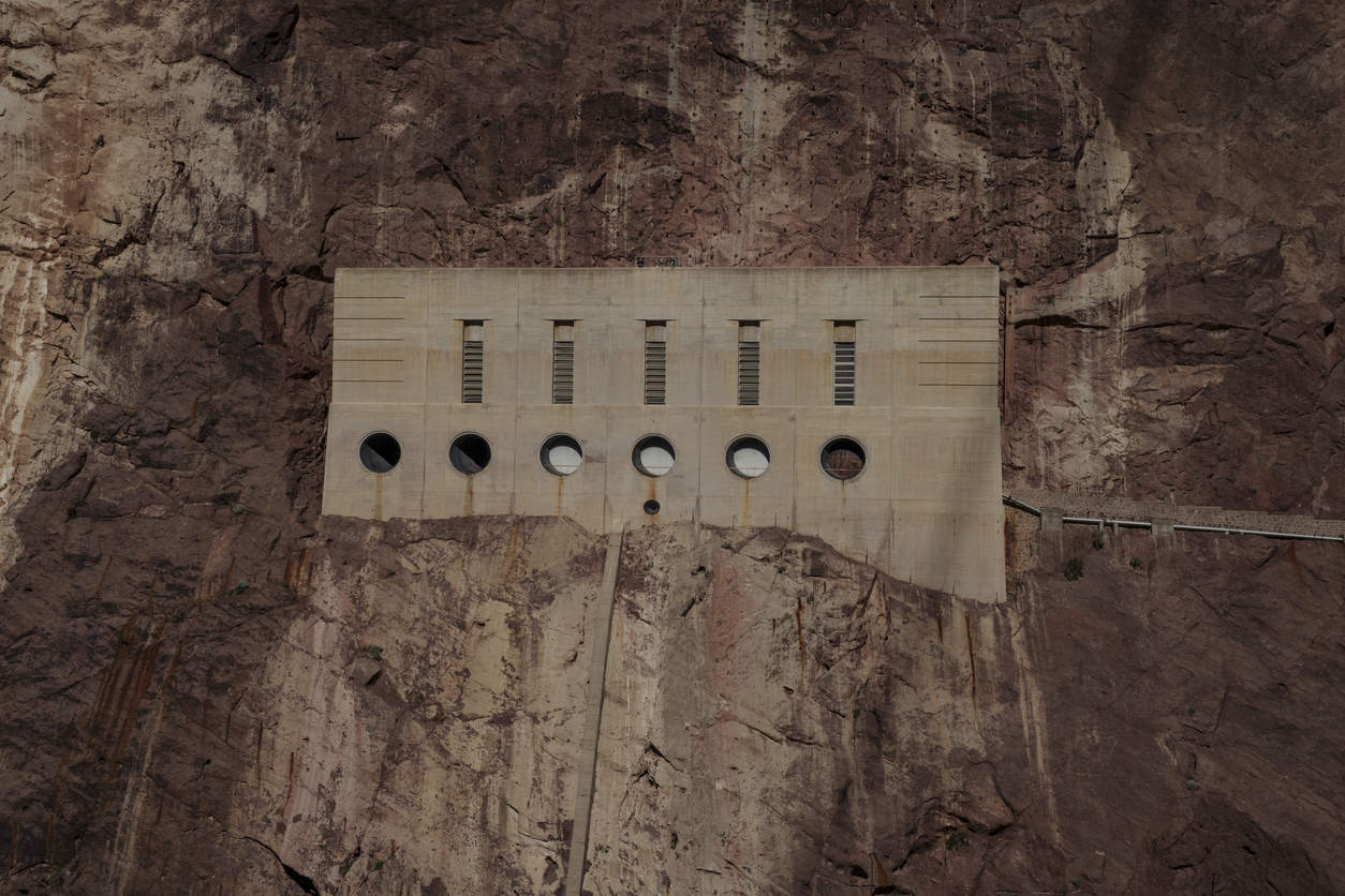 فقط بعد سنوات ستكون تكلفة الكهرباء زهيدة وأيضاً نظيفة بفضل هذا السد الأهم في العالم.. لكنْ أمام المشروع عقبتان فقط