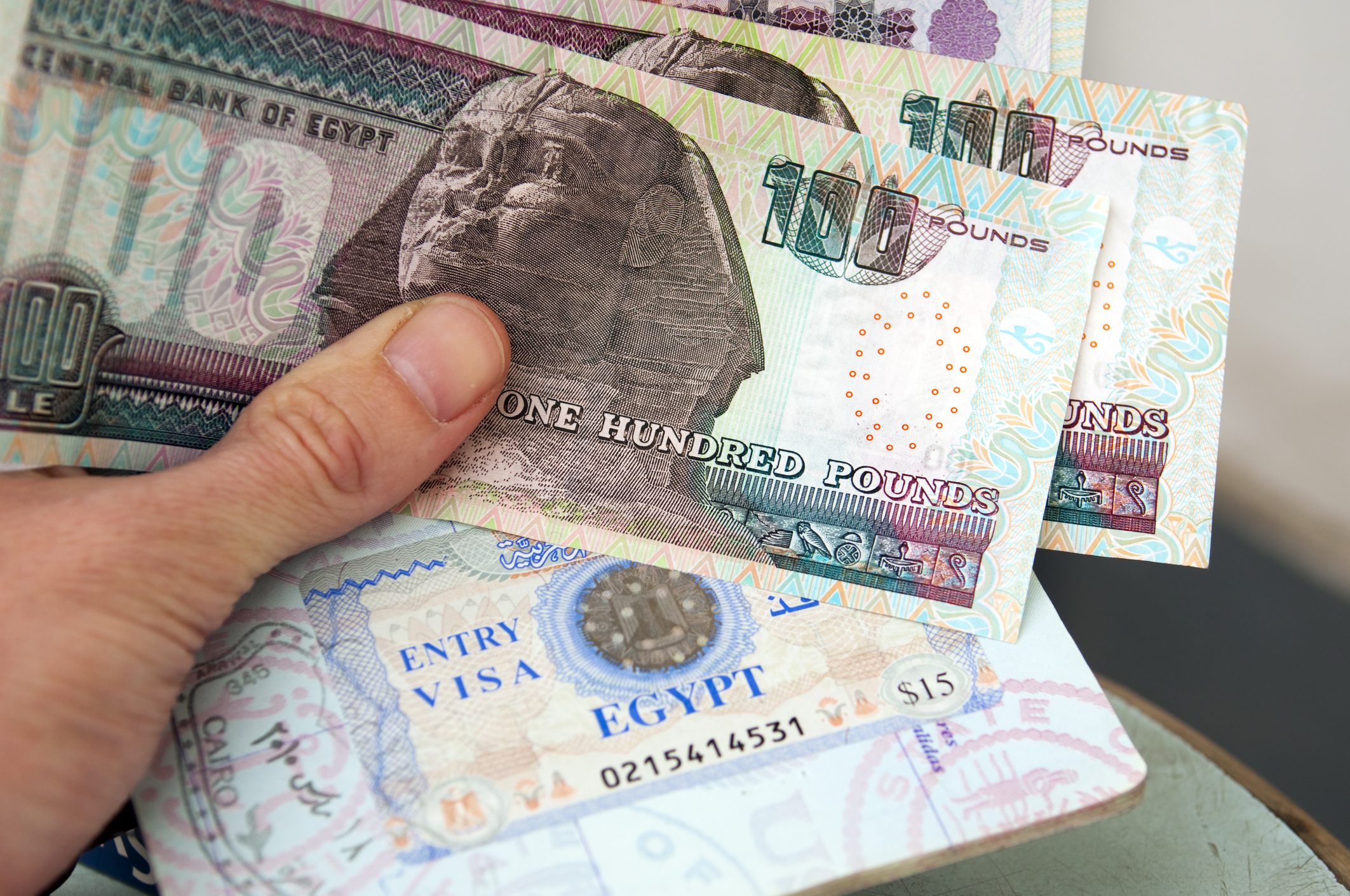 الجنيه المصري ينجو من خطر تدهور الليرة