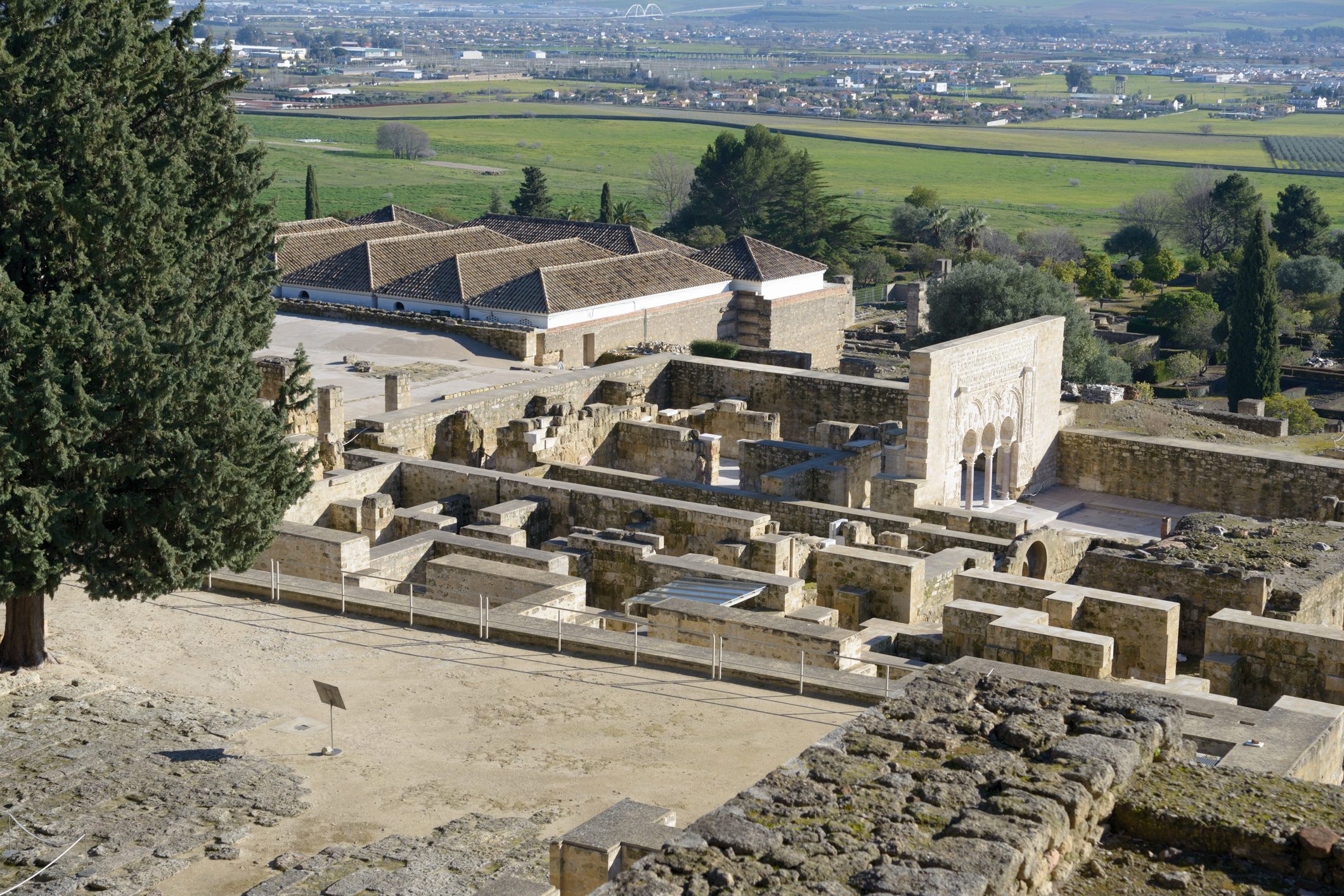 مدينة الخلافة والعشق الحصينة.. أطلال “الزهراء” الأندلسية على قائمة اليونسكو أخيراً بعد بقائها ألف سنة طي النسيان