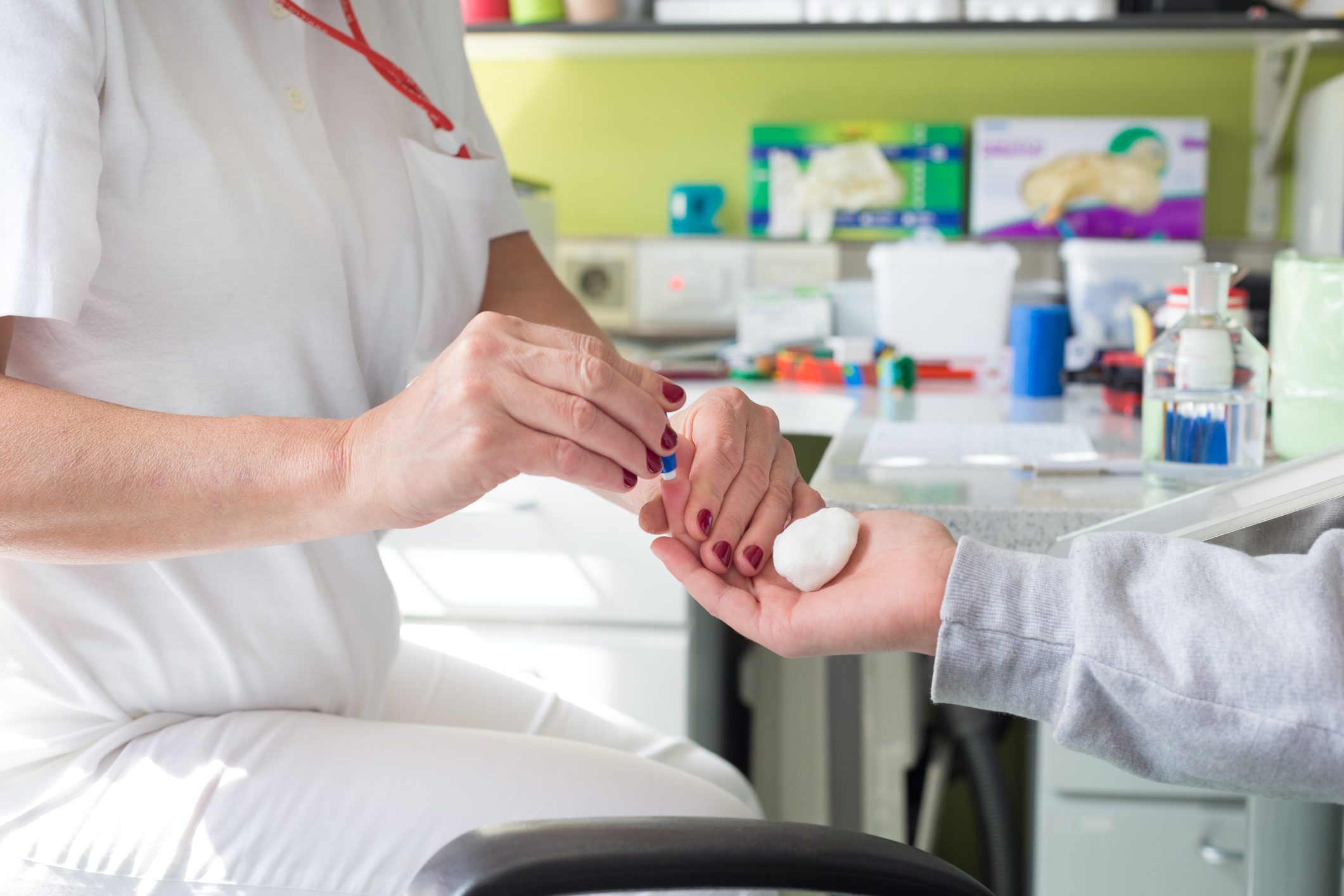 بينها الخصوبة واحتمالية تعرضك لأمراض معينة.. فصيلة دمك تكشف 9 أسرار مهمة عنك