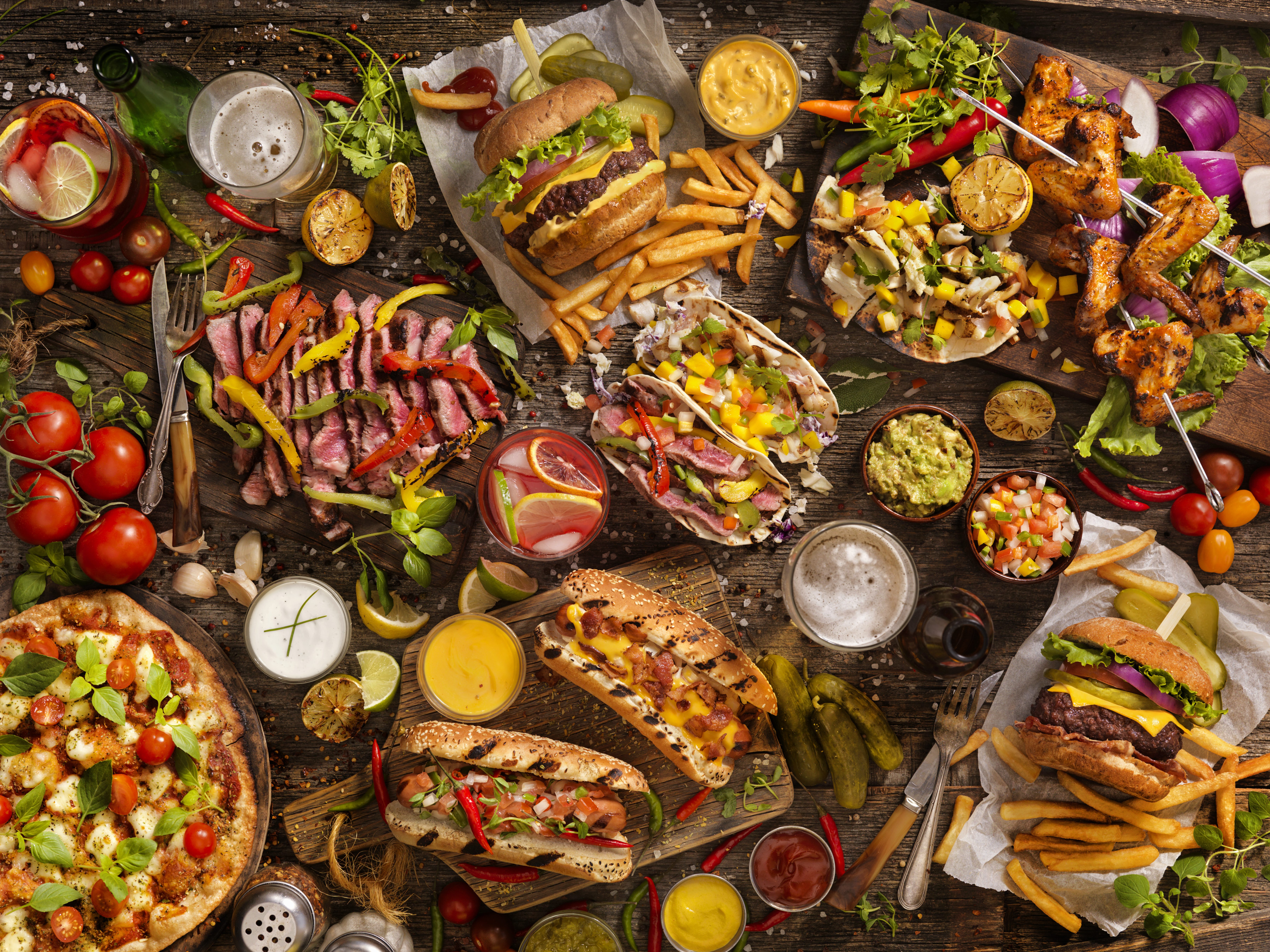 إن كنت من آكلي اللحوم المصنَّعة.. كيف تعالج “الهوس” الذي ينتظرك؟