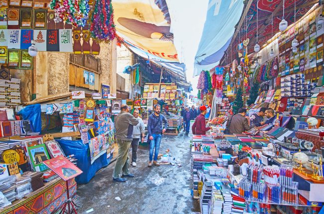 هكذا استطاع مصطفى عزت  توحيد ١٦ دولة عربية وإفريقية وآسيوية