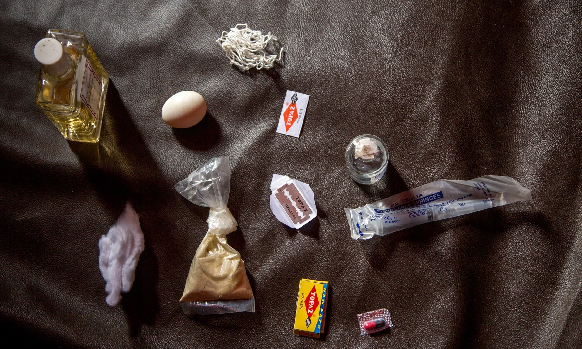 طفلة في العاشرة من عمرها تنزف حتى الموت بعد خضوعها لعملية ختان، المشكلة أن المتسبب في هذه الواقعة لن يعاقب على ذلك!