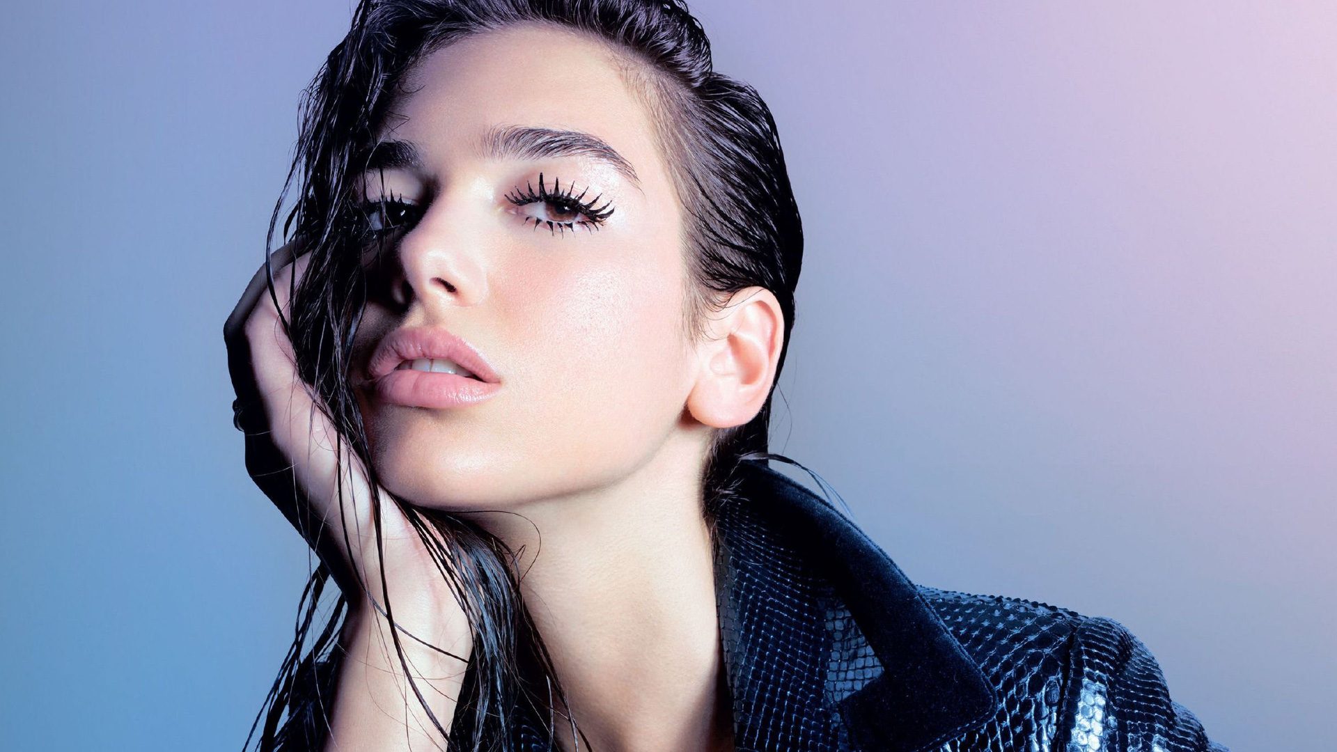 صوتها قبيح، كانت على علاقة بضابط شرطة، وهُدَّدت بالاعتقال.. ما لا تعرفه عن “الألبانية” دوا ليبا