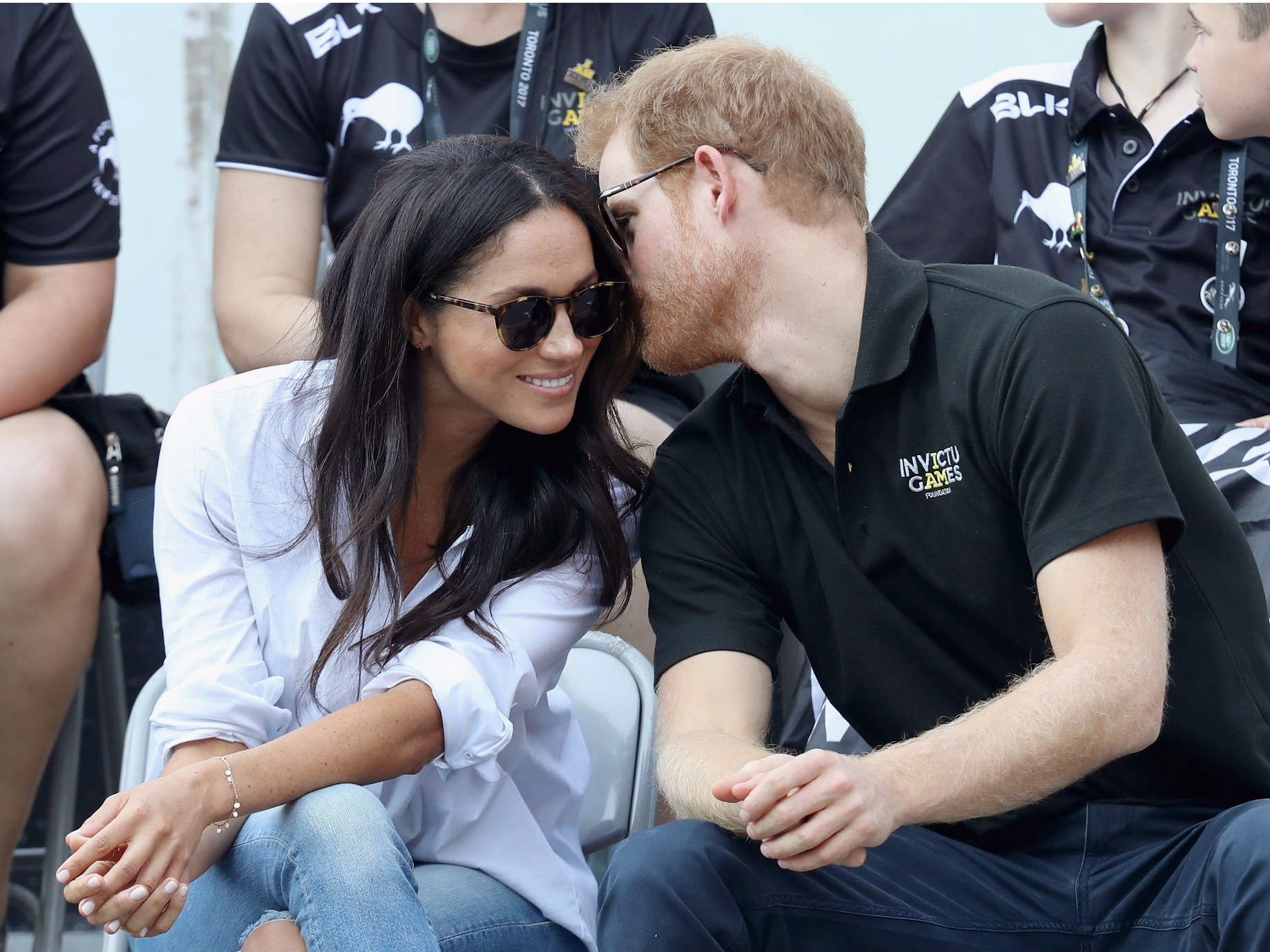 لماذا لا يمسك الأمير هاري يد ميغان ماركل أمام جدته الملكة إليزابيث؟