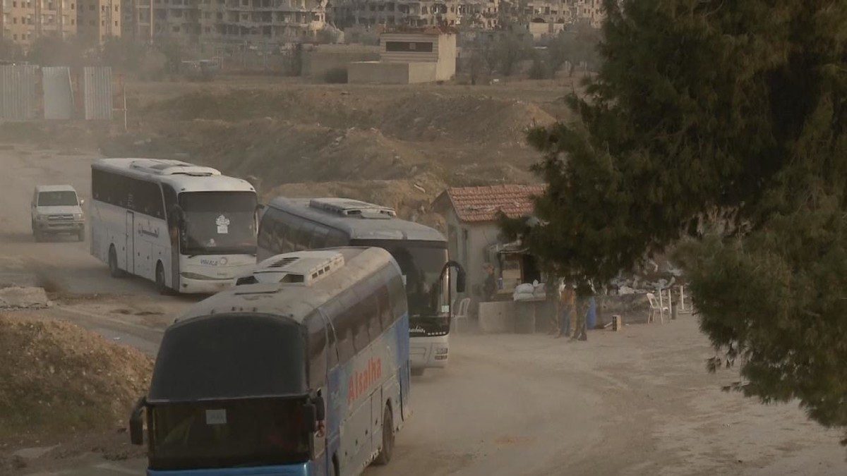 سكان آخر بلدتين محاصرتين في سوريا يستعدون للرحيل.. هذه تفاصيل صفقة الإجلاء بين هيئة تحرير الشام والحرس الثوري الإيراني