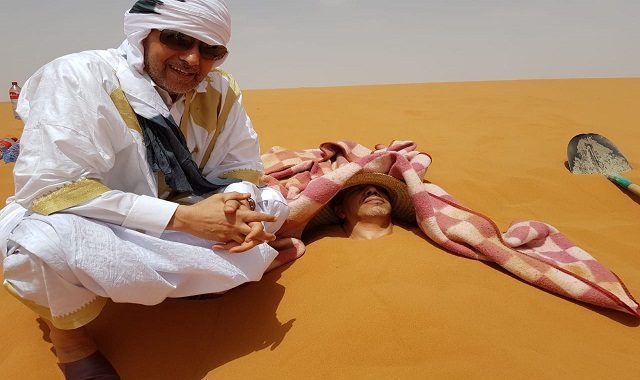 رأينا فيديو الوزير المغربي وهو مدفون برمال الصحراء.. لكن ما هو هذا “الحمّام الرملي”؟