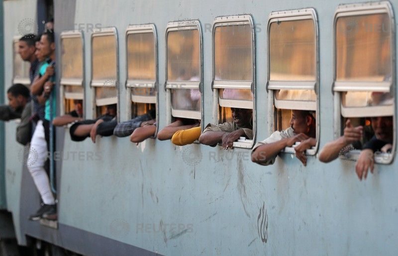 فيديو لطفل يقود مترو أنفاق في مصر.. ومواطن يقول: «أنا مش هركب»