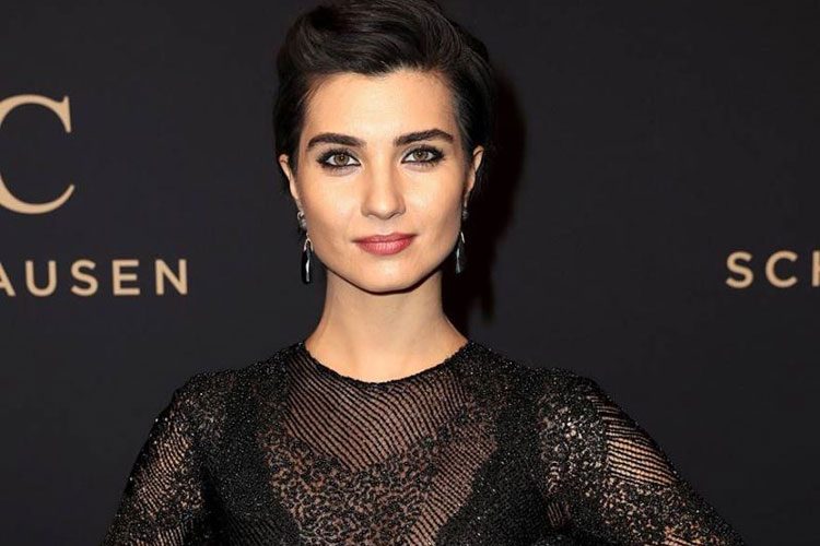 «غير لائقة أبداً».. صور جديدة لتوبا بويكستون مع حبيبها في بودروم تُغضب والديها!